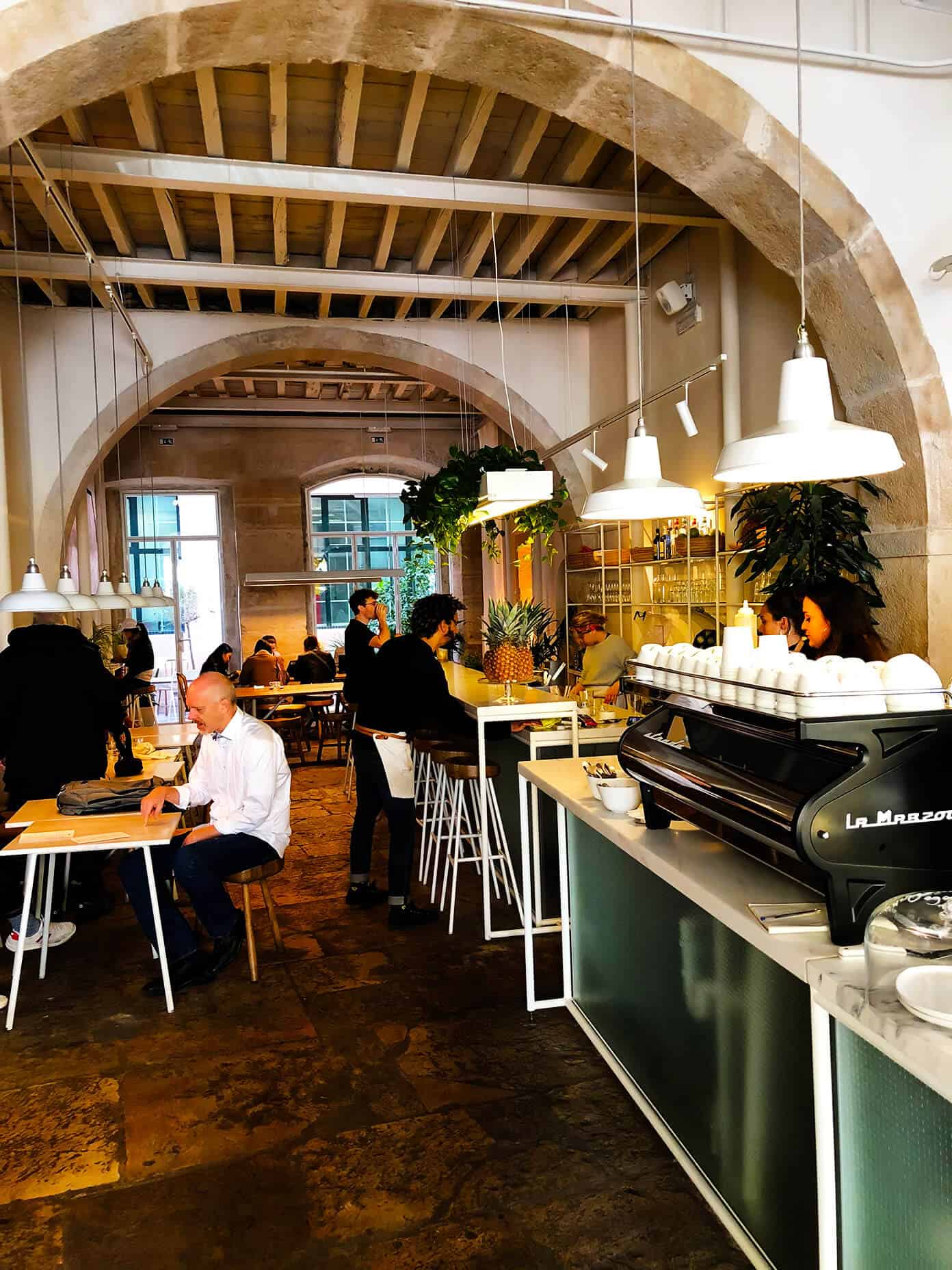 Weekend in Lisbon, Portugal -- all of our best recs on where to stay, eat and visit! | gimmesomeoven.com #travel #lisbon #portugal #traveltips Brunch in Lisbon Portugal