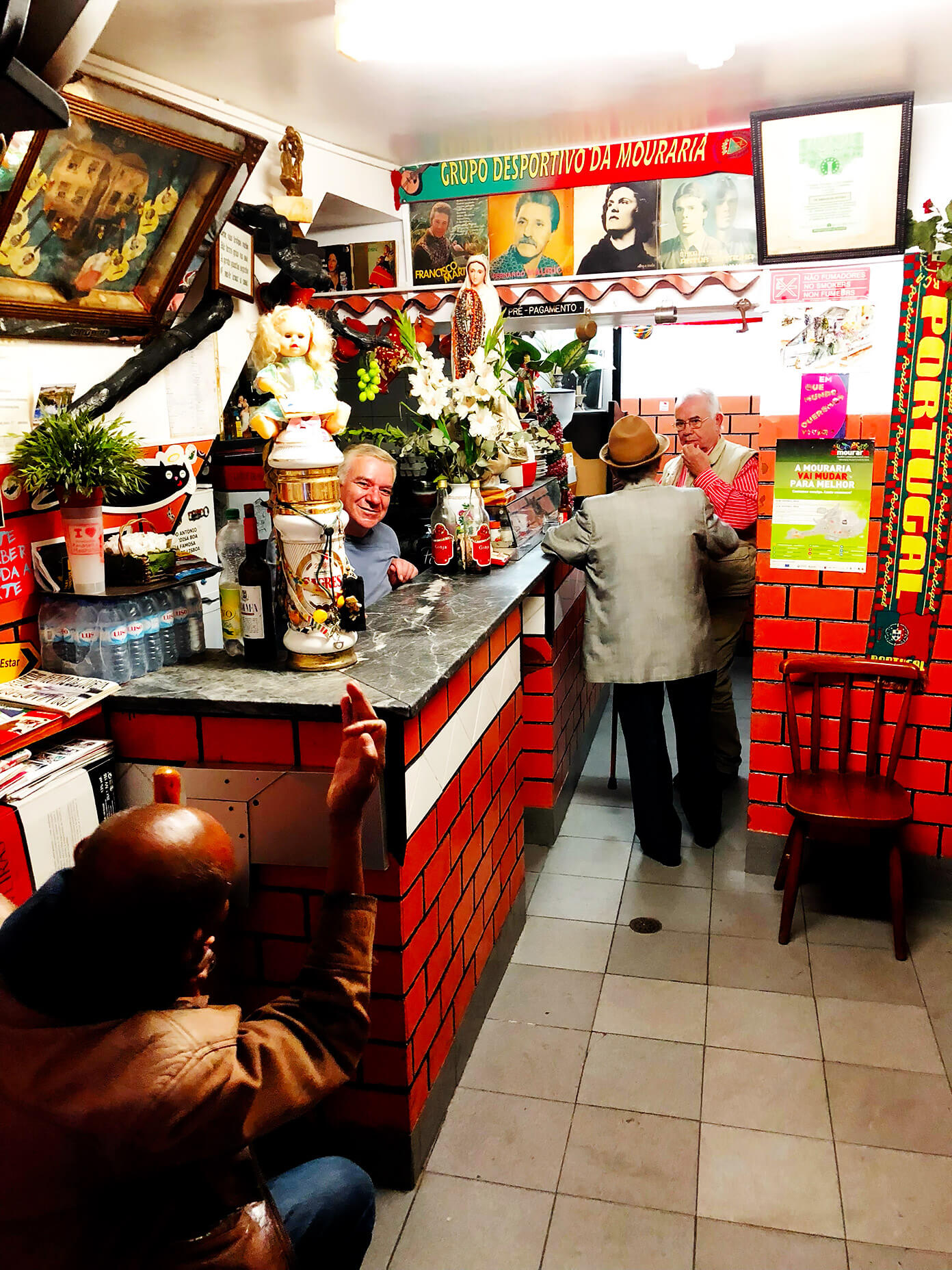 Weekend in Lisbon, Portugal -- all of our best recs on where to stay, eat and visit! | gimmesomeoven.com #travel #lisbon #portugal #traveltips Bar in Lisbon