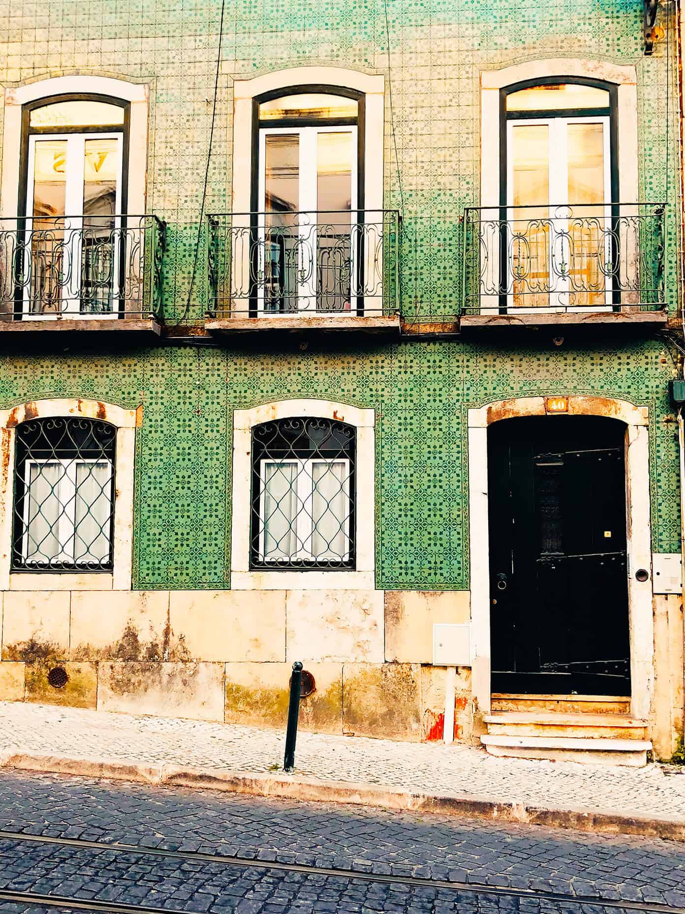 Weekend in Lisbon, Portugal -- all of our best recs on where to stay, eat and visit! | gimmesomeoven.com #travel #lisbon #portugal #traveltips Green tile in Lisbon