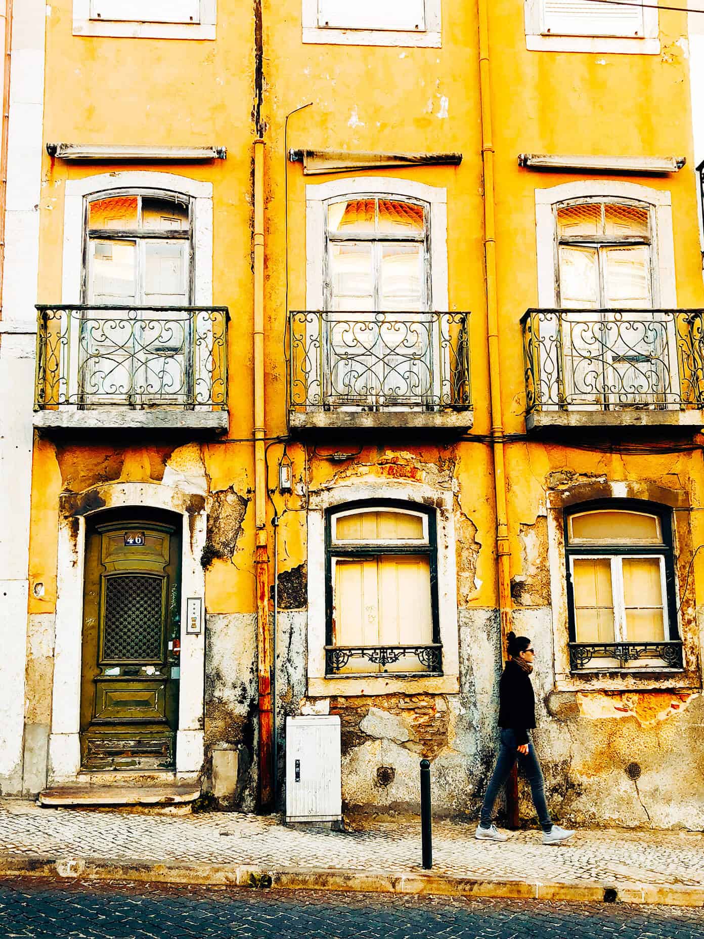 Weekend in Lisbon, Portugal -- all of our best recs on where to stay, eat and visit! | gimmesomeoven.com #travel #lisbon #portugal #traveltips Yellow House in Lisbon