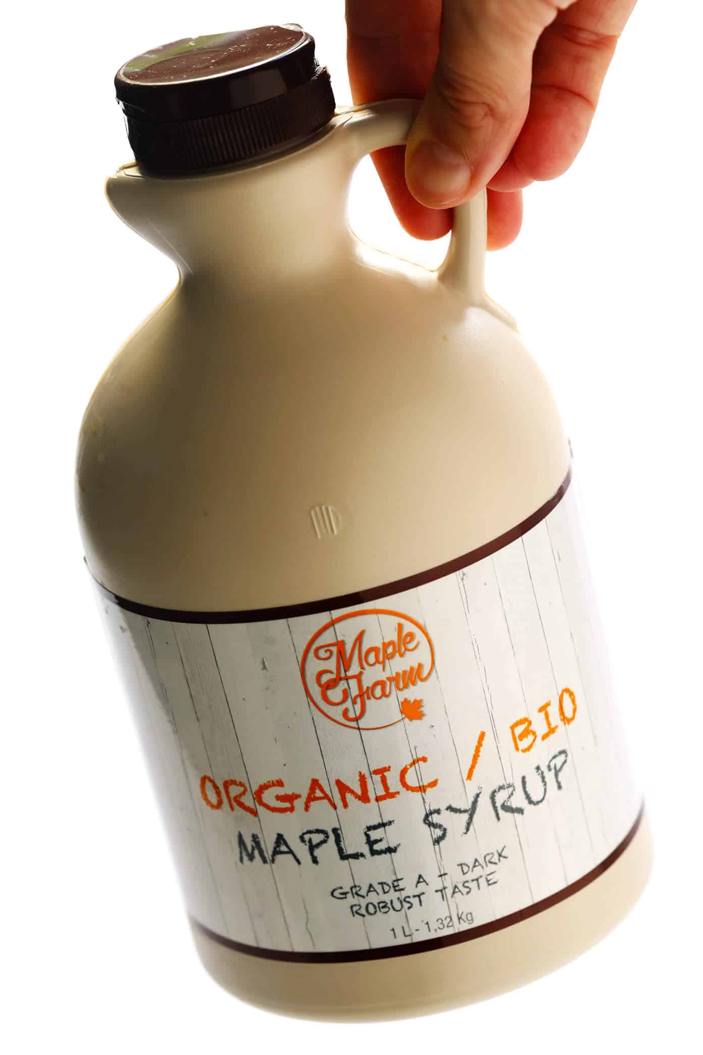LOVE this Maple Old Fashioned Cocktail. It's made with bourbon whiskey, bitters, orange peel, and ever-so-lightly sweetened with a hint of maple syrup. Plus maybe a Luxardo cherry on top, if you'd like. The perfect, simple, classic drink. | Gimme Some Oven #cocktail #drink #oldfashioned #bourbon #whiskey Maple Syrup | Maple Old Fashioned Cocktail Recipe