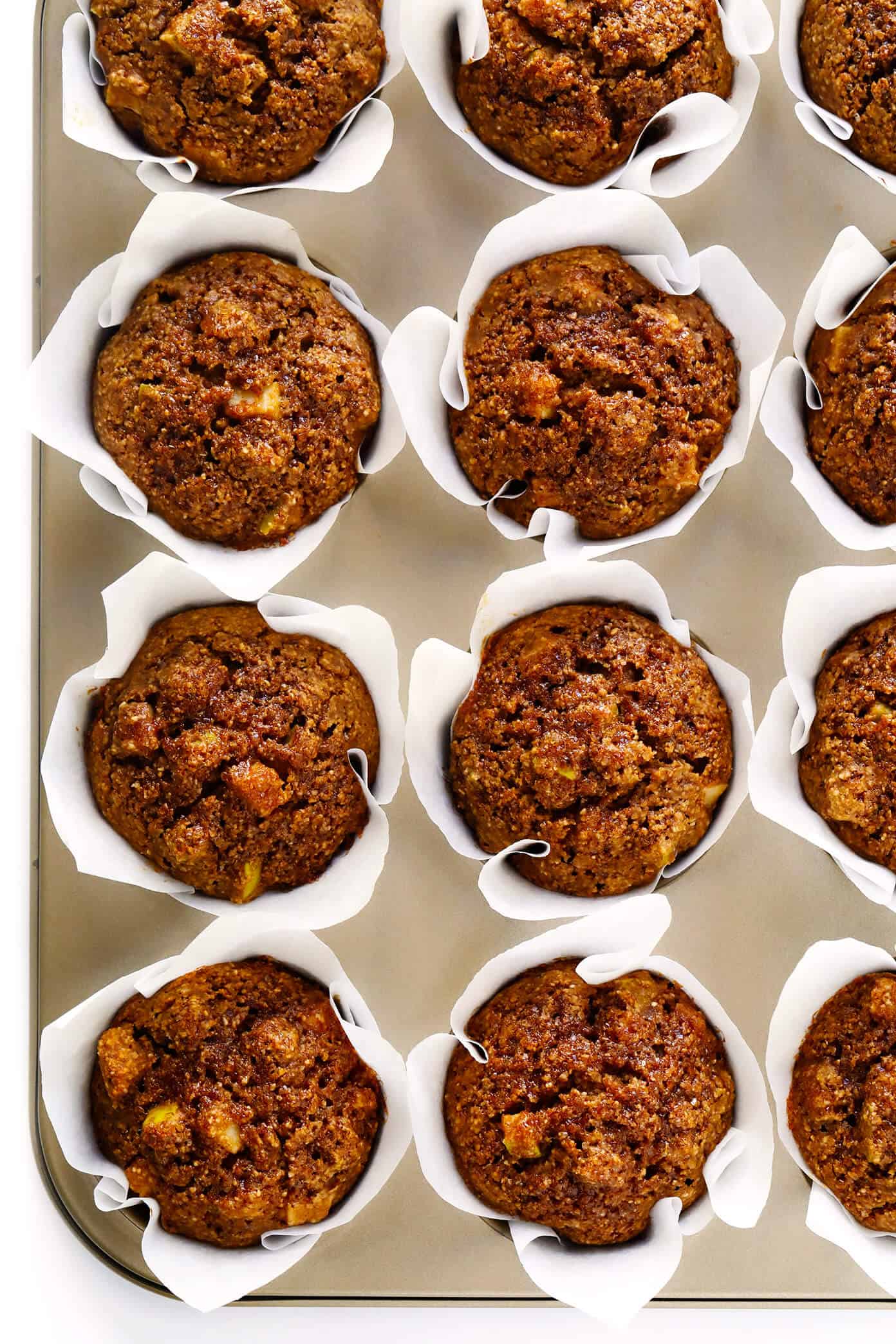 LOVE these healthy apple muffins! They're gluten-free (made with oats), lightly sweetened with maple syrup, and loaded up with lots of applesauce and fresh apples. A healthy breakfast or snack that you can feel great about! | Gimme Some Oven #healthy #muffins #breakfast #snack #brunch #apple #glutenfree #vegetarian #dairyfree Healthy Apple Muffins Recipe | Gluten-Free and Dairy-Free
