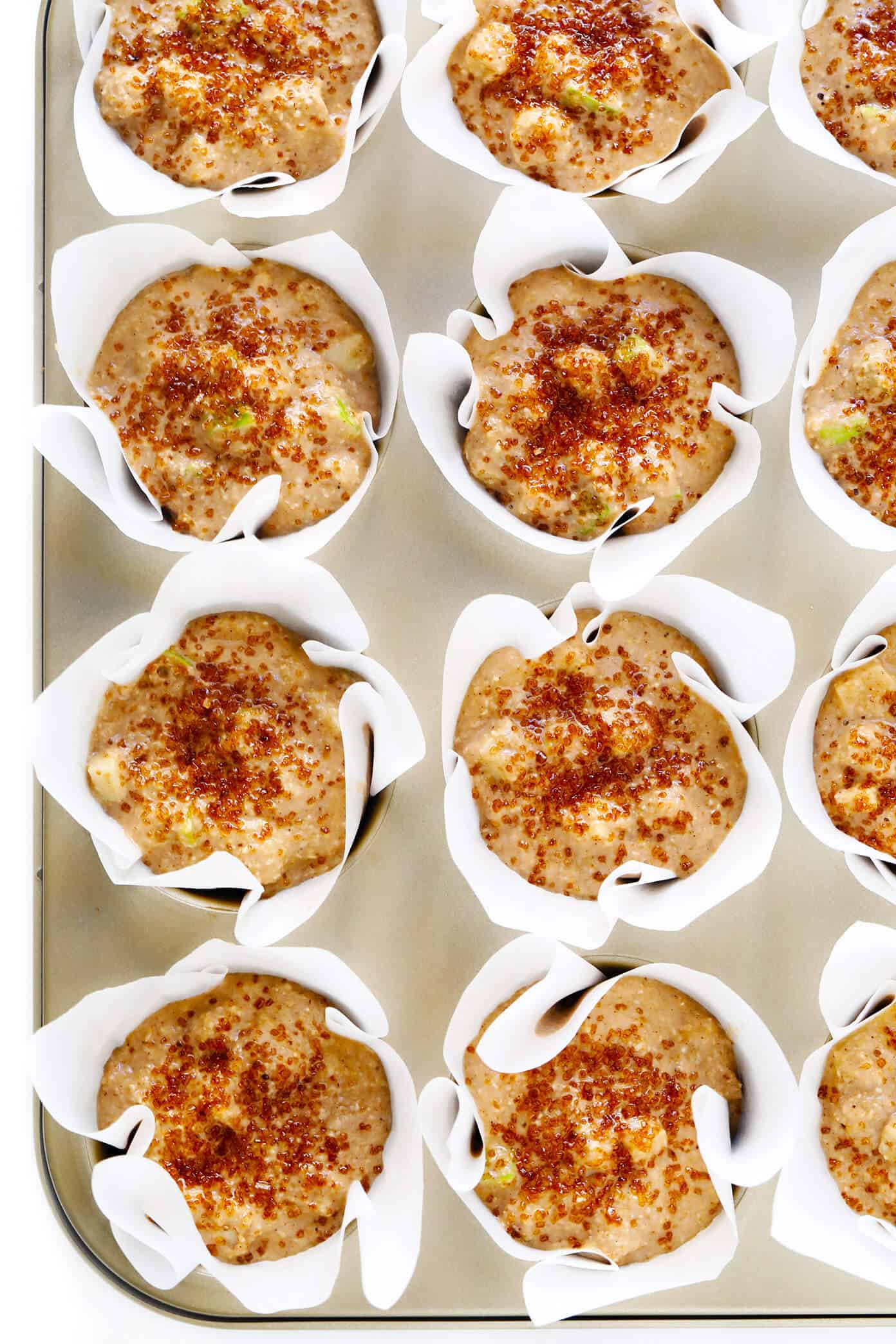 LOVE these healthy apple muffins! They're gluten-free (made with oats), lightly sweetened with maple syrup, and loaded up with lots of applesauce and fresh apples. A healthy breakfast or snack that you can feel great about! | Gimme Some Oven #healthy #muffins #breakfast #snack #brunch #apple #glutenfree #vegetarian #dairyfree How To Make Healthy Apple Muffins