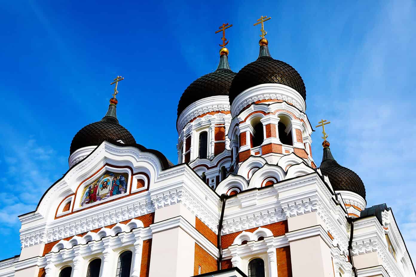 What to expect on a Viking Ocean Cruise! Lots of details about everything from the ship and staterooms, to the excursions, to the food, to our best tips and more. Plus, a recap of our visit to Stockholm, Tallin, St Petersburg, Helsinki and Berlin. | Gimme Some Oven #viking #cruise #travel #traveltips #sweden #estonia #russia #finland Tallin, Estonia Cathedral