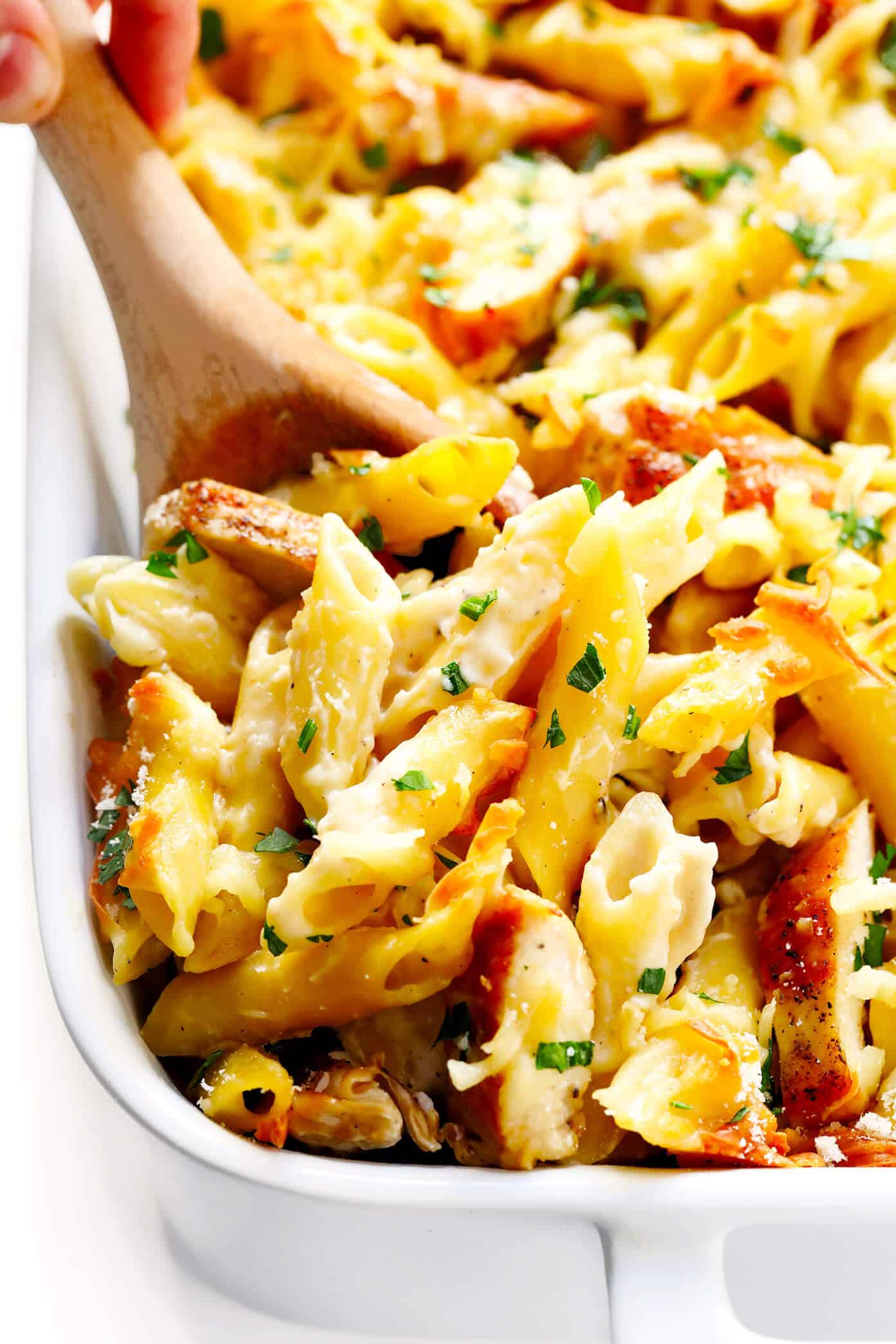LOVE this Chicken Alfredo Baked Ziti recipe! It's made with a lightened-up creamy alfredo sauce, mozzarella and Parmesan cheese, your choice of pasta, plus any extra veggies you'd like to add. An easy Italian dinner recipe that everyone will love! | Gimme Some Oven #bakedziti #chicken #alfredo #italian #dinner #pasta #recipe Chicken Alfredo Baked Ziti Recipe
