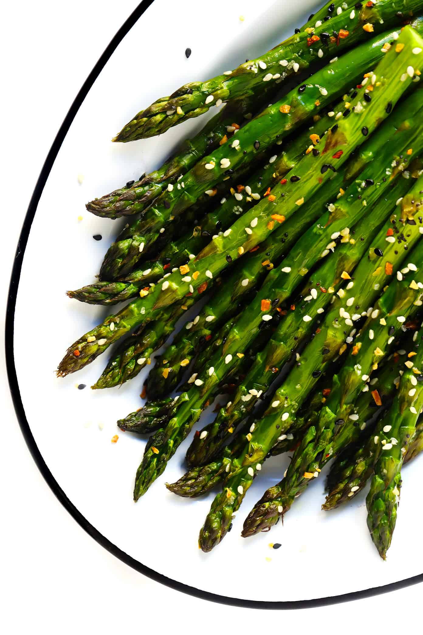 Kick your roasted asparagus recipe up a notch this season with some everything bagel seasoning! It's super quick and easy to make, naturally vegan and gluten-free, and makes the most delicious healthy side dish. | Gimme Some Oven #asparagus #side #vegetable #healthy #dinner #thanksgiving #christmas #holiday #fall #winter "Everything" Roasted Asparagus with Sea Salt