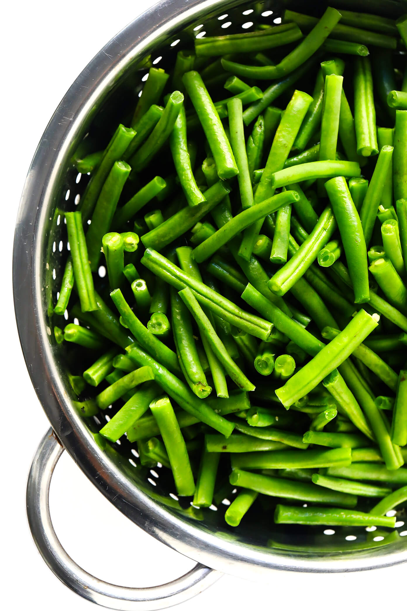 This BEST green bean casserole recipe -- made 100% from scratch with a crispy onion topping and creamy Parmesan mushroom green bean filling. So fresh and flavorful, and always the perfect side dish for Thanksgiving! | gimmesomeoven.com Trimmed Green Beans