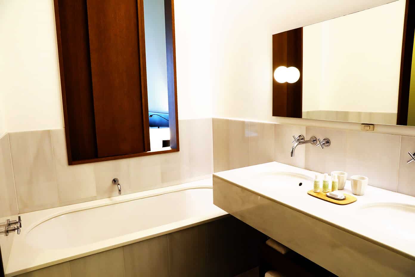 Alma Hotel Barcelona Review | Gimme Some Barcelona Travel Guide | www.gimmesomeoven.com/barcelona-travel-guide/ #barcelona #spain #europe #hotel #boutique #travel #traveltips #luxury Alma Hotel Barcelona Bathrooms