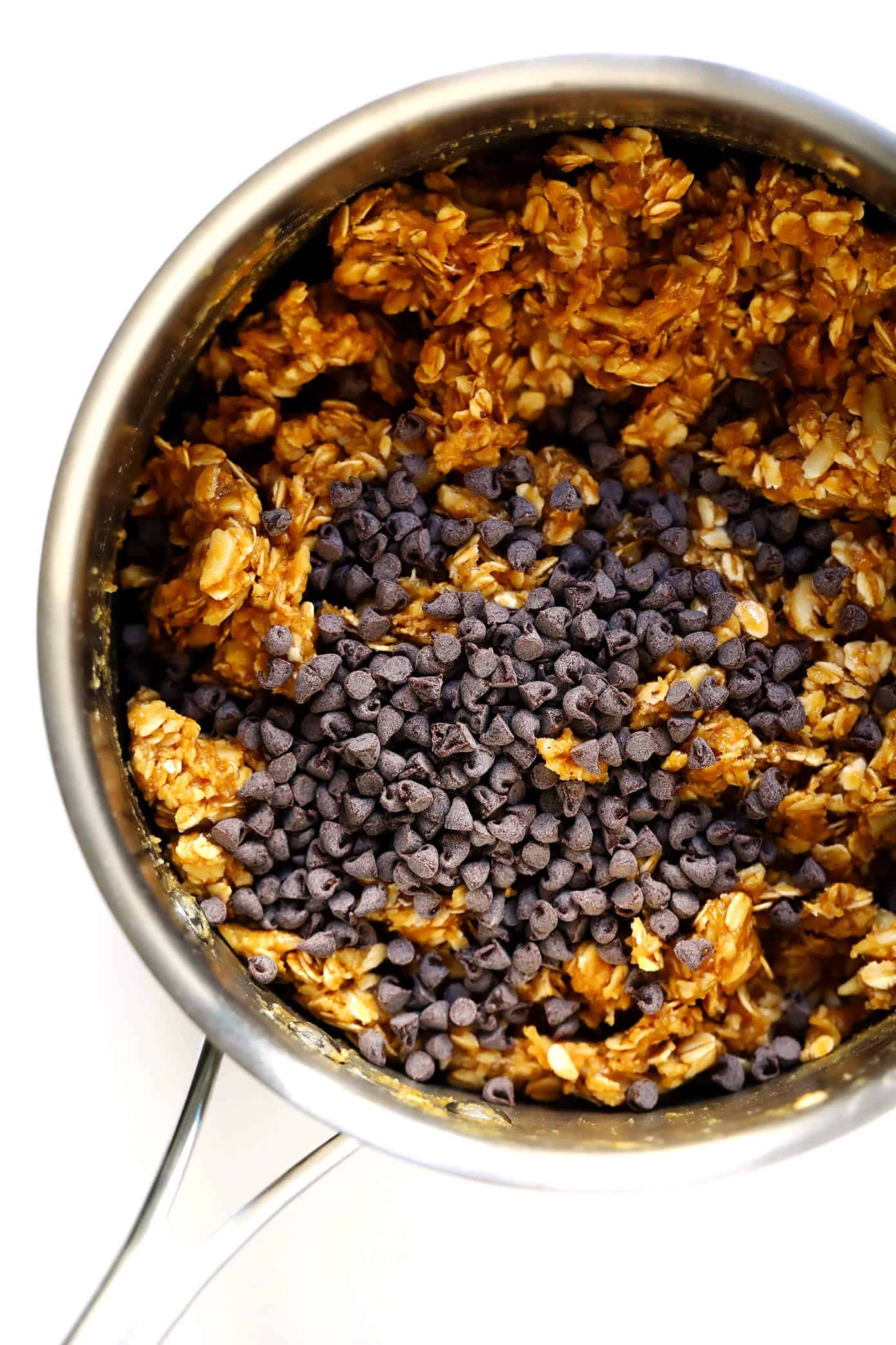 LOVE these Chewy Peanut Butter Granola Bars! This recipe is easy to make with 7 main ingredients (plus chocolate chips, if you'd like), it's full of protein and naturally #glutenfree, and totally delicious. An awesome healthy breakfast or snack! | gimmesomeoven.com #granola #bars #protein #healthy #glutenfree #peanutbutter #chocolate #breakfast #snack How To Make Granola Bars
