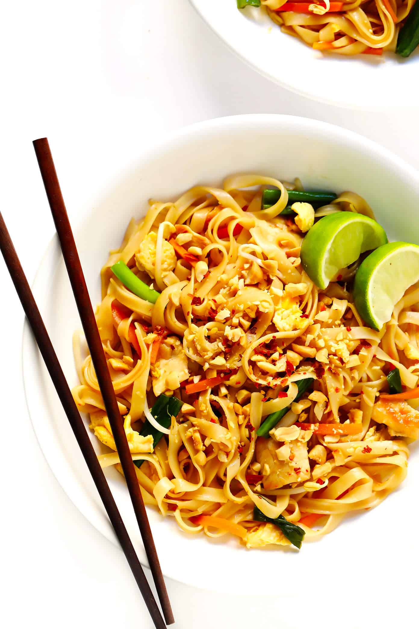 The BEST Pad Thai recipe! It's easy to make with either chicken, beef, pork, shrimp or vegetarian (with or without tofu), and tastes even better than the restaurant version! A delicious healthy dinner recipe that everyone will love. | gimmesomeoven.com #padthai #thai #noodles #stirfry #takeout #chicken #healthy #dinner #recipe #vegetarian Easy Pad Thai Recipe