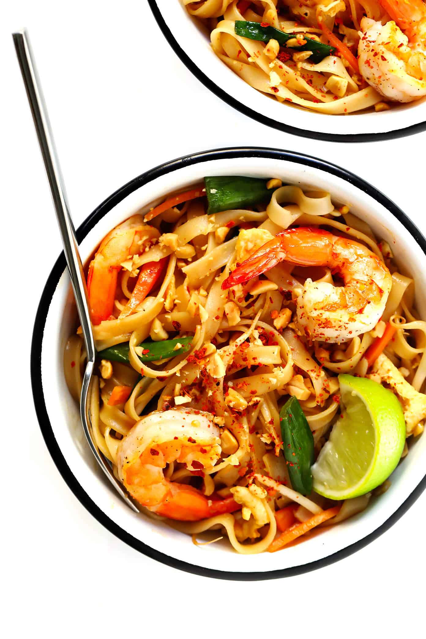 The BEST Pad Thai recipe! It's easy to make with either chicken, beef, pork, shrimp or vegetarian (with or without tofu), and tastes even better than the restaurant version! A delicious healthy dinner recipe that everyone will love. | gimmesomeoven.com #padthai #thai #noodles #stirfry #takeout #chicken #healthy #dinner #recipe #vegetarian Shrimp Pad Thai Recipe