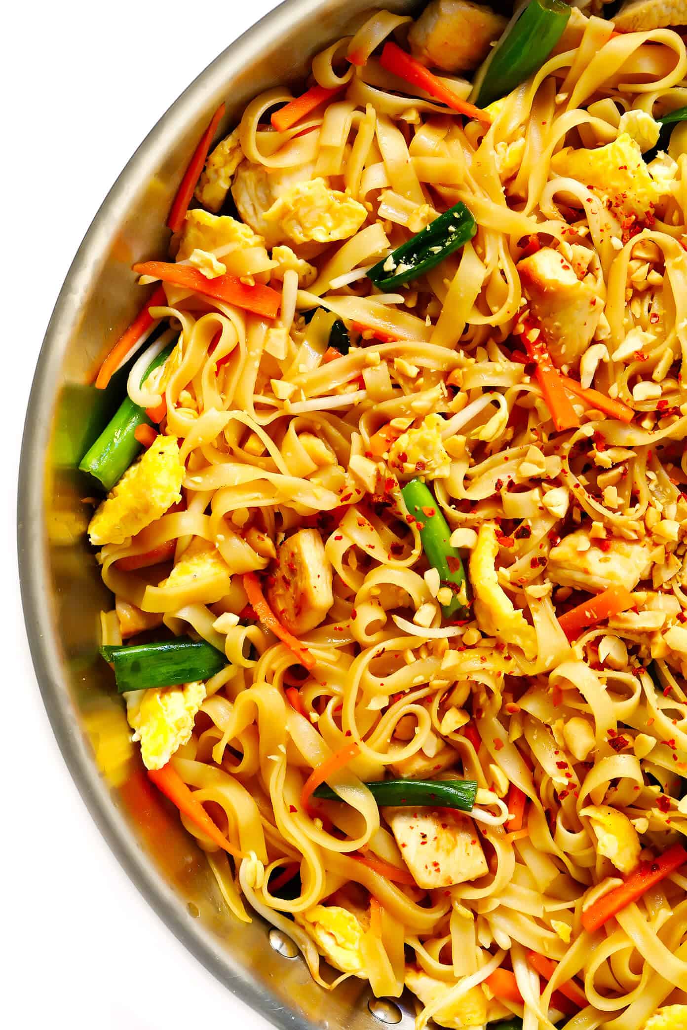 The BEST Pad Thai recipe! It's easy to make with either chicken, beef, pork, shrimp or vegetarian (with or without tofu), and tastes even better than the restaurant version! A delicious healthy dinner recipe that everyone will love. | gimmesomeoven.com #padthai #thai #noodles #stirfry #takeout #chicken #healthy #dinner #recipe #vegetarian Easy Pad Thai Recipe