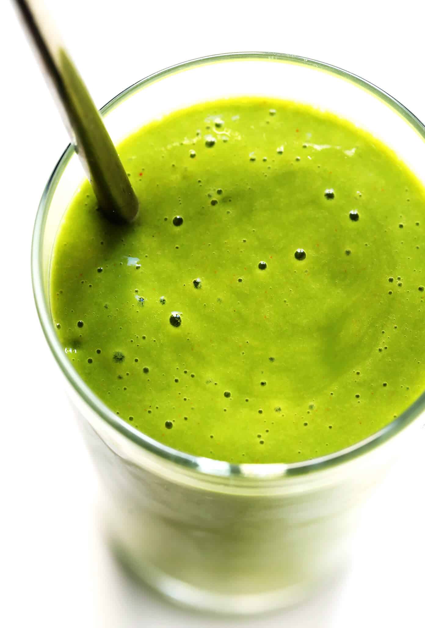 This 5-Ingredient Spicy Mango Green Smoothie is kicked up a notch with the addition of cayenne and lots of fresh ginger, and it is CRAZY delicious. | gimmesomeoven.com #green #smoothie #mango #spicy #breakfast #healthy #vegan #glutenfree Green Smoothie Recipe