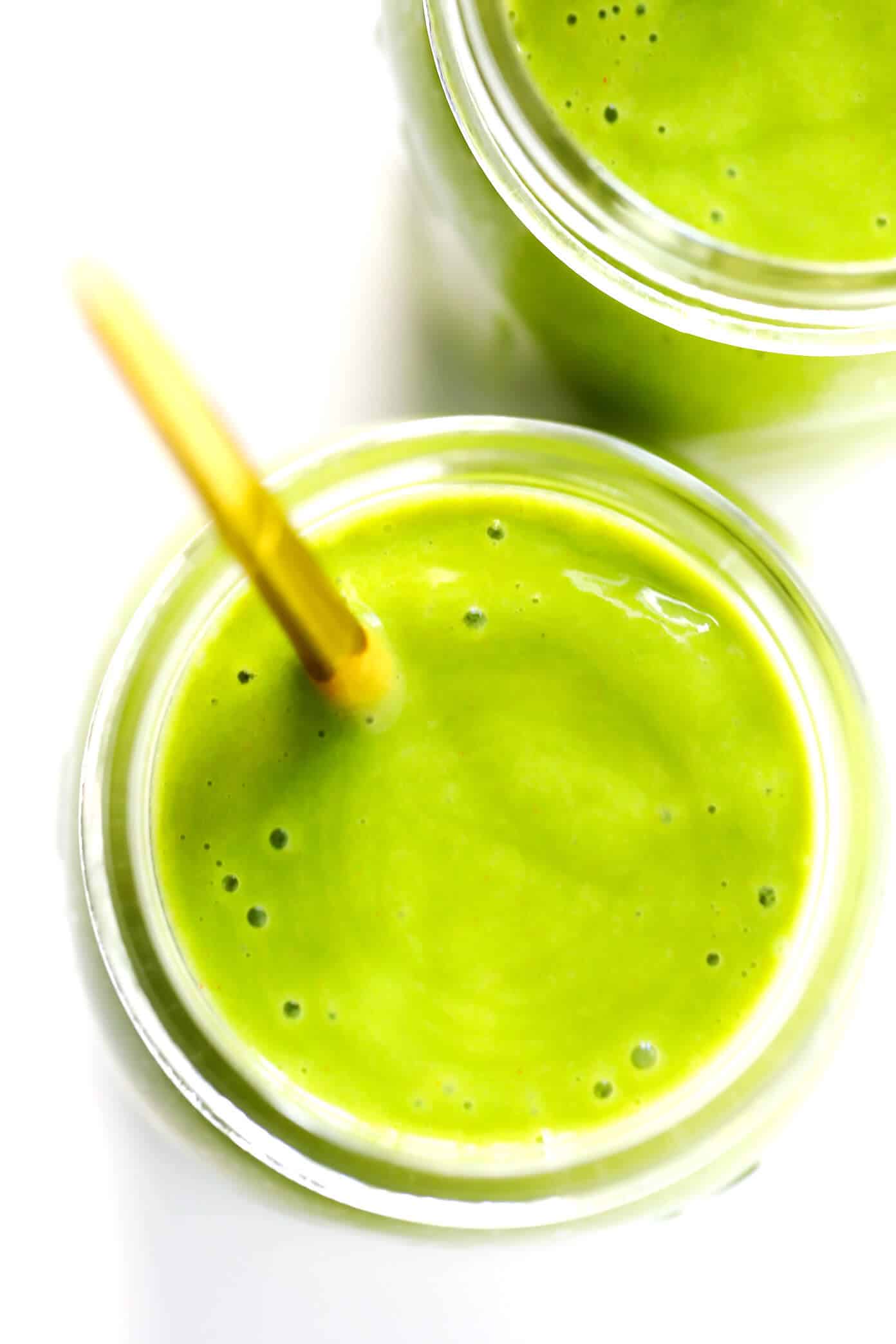 This 5-Ingredient Spicy Mango Green Smoothie is kicked up a notch with the addition of cayenne and lots of fresh ginger, and it is CRAZY delicious. | gimmesomeoven.com #green #smoothie #mango #spicy #breakfast #healthy #vegan #glutenfree Spicy Mango Green Smoothie