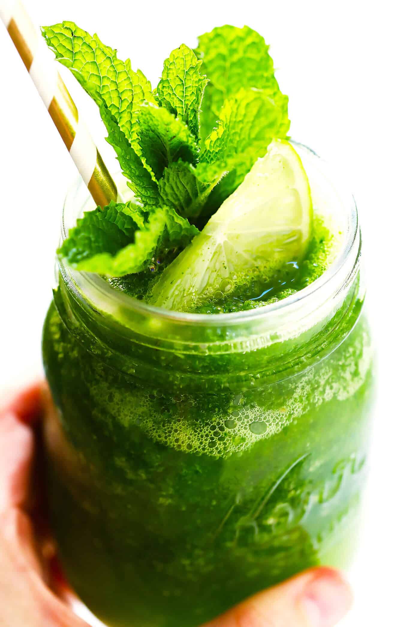 LOVE this frozen mojito recipe! (Frojitos!!) This summer cocktail recipe is easy to make in just 5 minutes with fresh mint, lime juice, rum, honey simple syrup and ice. Instructions included for how to make a single batch, or a pitcher for a crowd! | gimmesomeoven.com #mojito #cocktail #frozen #slushie #mint #drinks #lime Frozen Mojito (Frojito)
