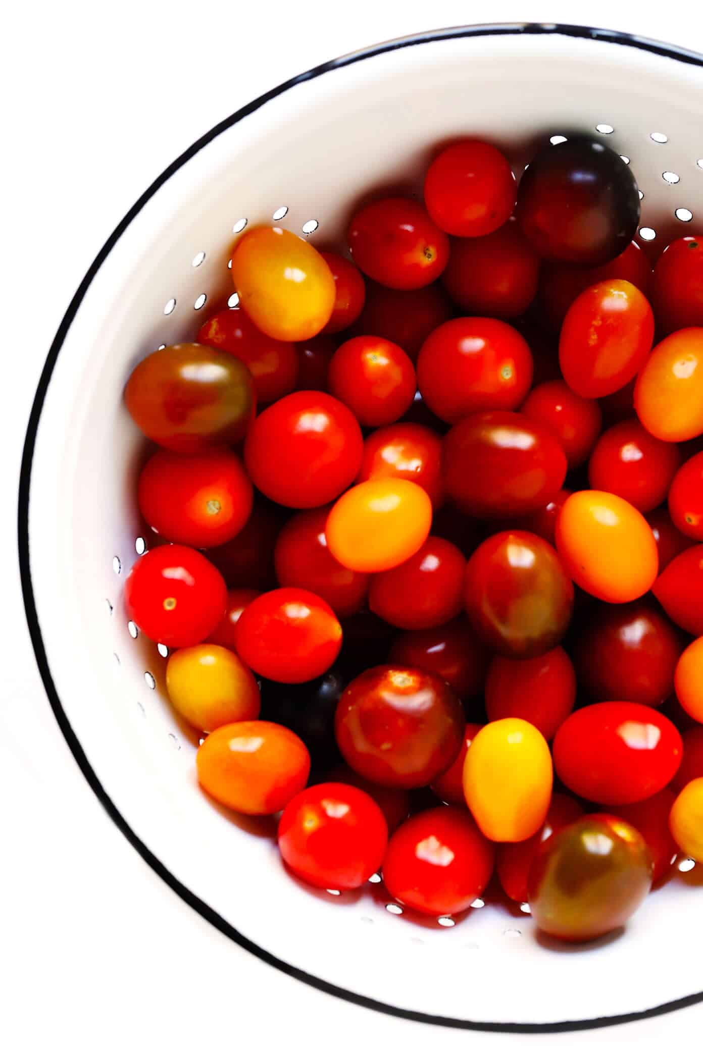 This garlicky Burst Tomato Spread is easy to make with just 5 ingredients and tastes AMAZING served warm with crusty bread. It's the perfect easy appetizer for summertime! | gimmesomeoven.com #tomato #spread #dip #glutenfree #vegan #healthy #appetizer #summer #entertaining Cherry Tomatoes for Burst Tomato Spread