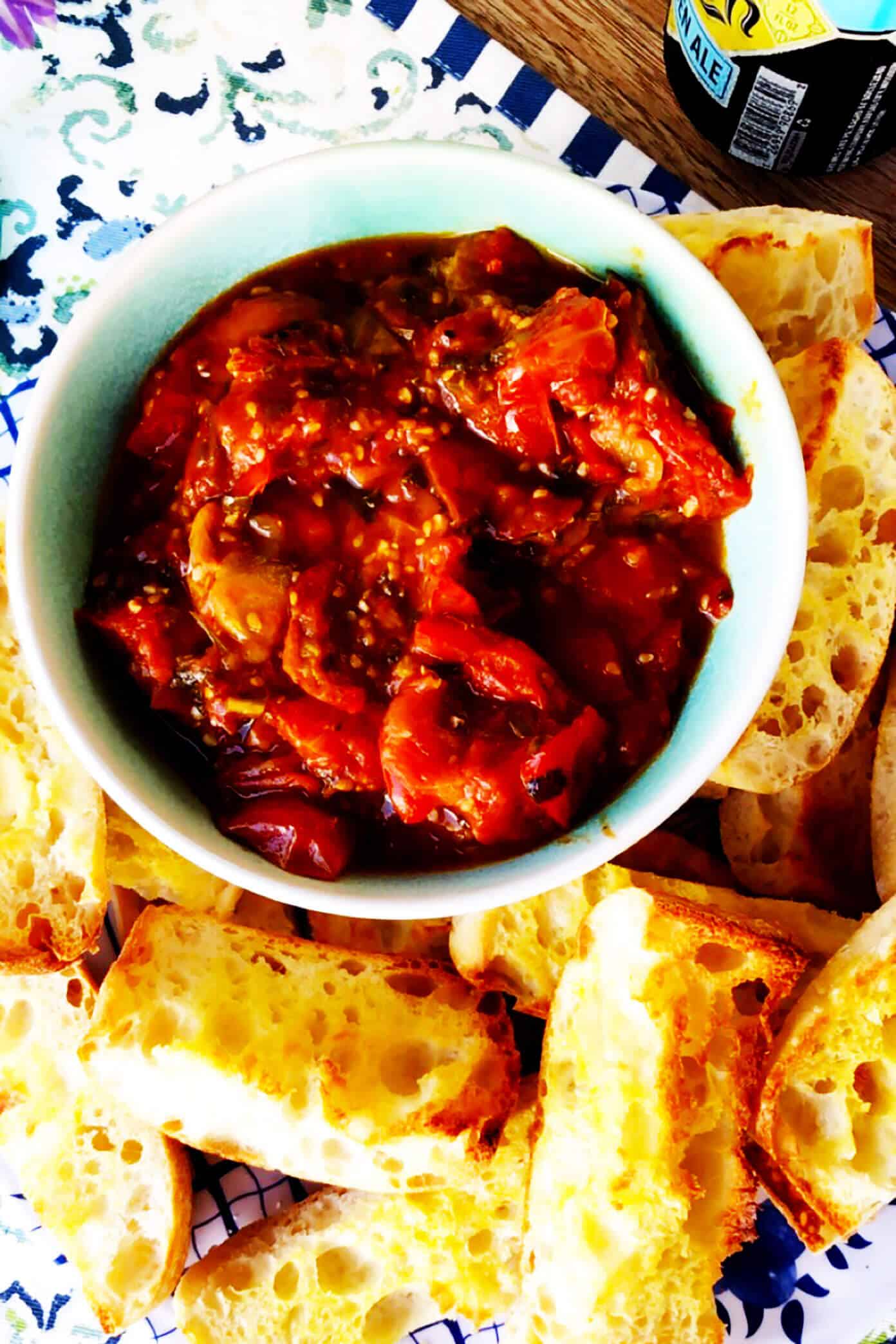 This garlicky Burst Tomato Spread is easy to make with just 5 ingredients and tastes AMAZING served warm with crusty bread. It's the perfect easy appetizer for summertime! | gimmesomeoven.com #tomato #spread #dip #glutenfree #vegan #healthy #appetizer #summer #entertaining Burst Tomato Spread / Dip