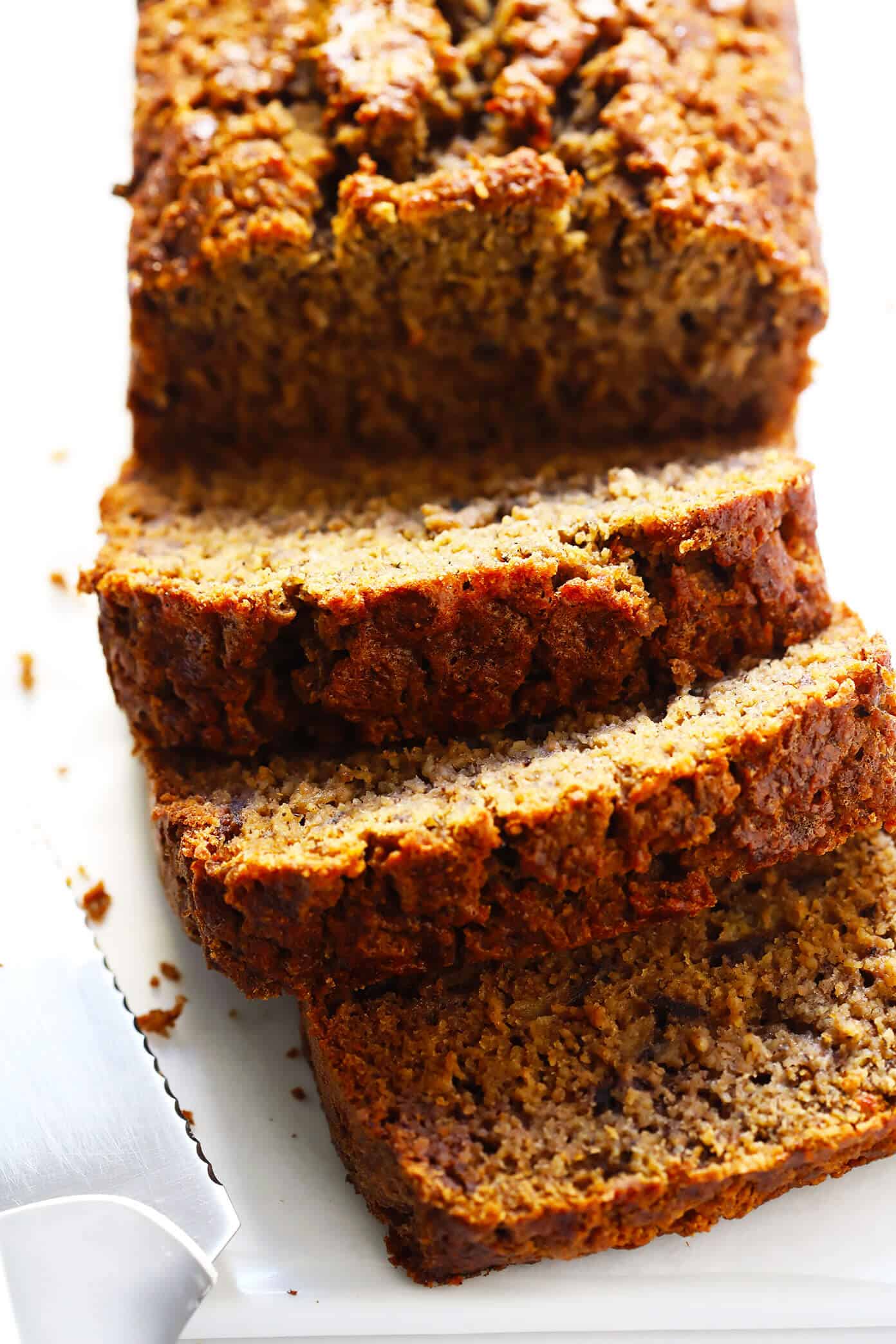 The BEST healthy banana bread recipe! It's easy to make, naturally gluten-free (made with oat flour) and dairy-free (coconut oil instead of butter), and full of the BEST banana flavors! Enjoy while it's nice and warm, or freeze the leftovers for later. | gimmesomeoven.com #banana #bread #healthy #breakfast #brunch #dessert #glutenfree #vegetarian #sweet Banana Bread