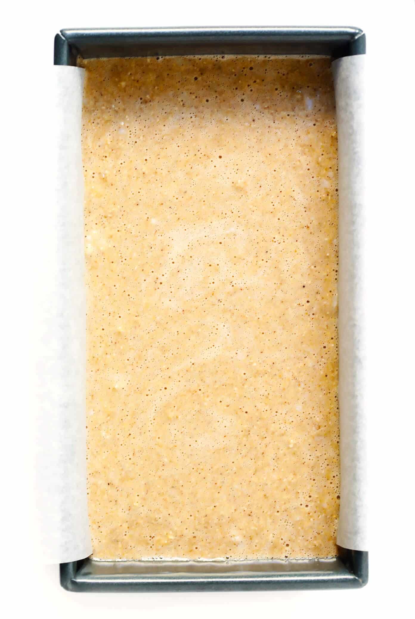 The BEST healthy banana bread recipe! It's easy to make, naturally gluten-free (made with oat flour) and dairy-free (coconut oil instead of butter), and full of the BEST banana flavors! Enjoy while it's nice and warm, or freeze the leftovers for later. | gimmesomeoven.com #banana #bread #healthy #breakfast #brunch #dessert #glutenfree #vegetarian #sweet Gluten-Free Banana Bread Recipe