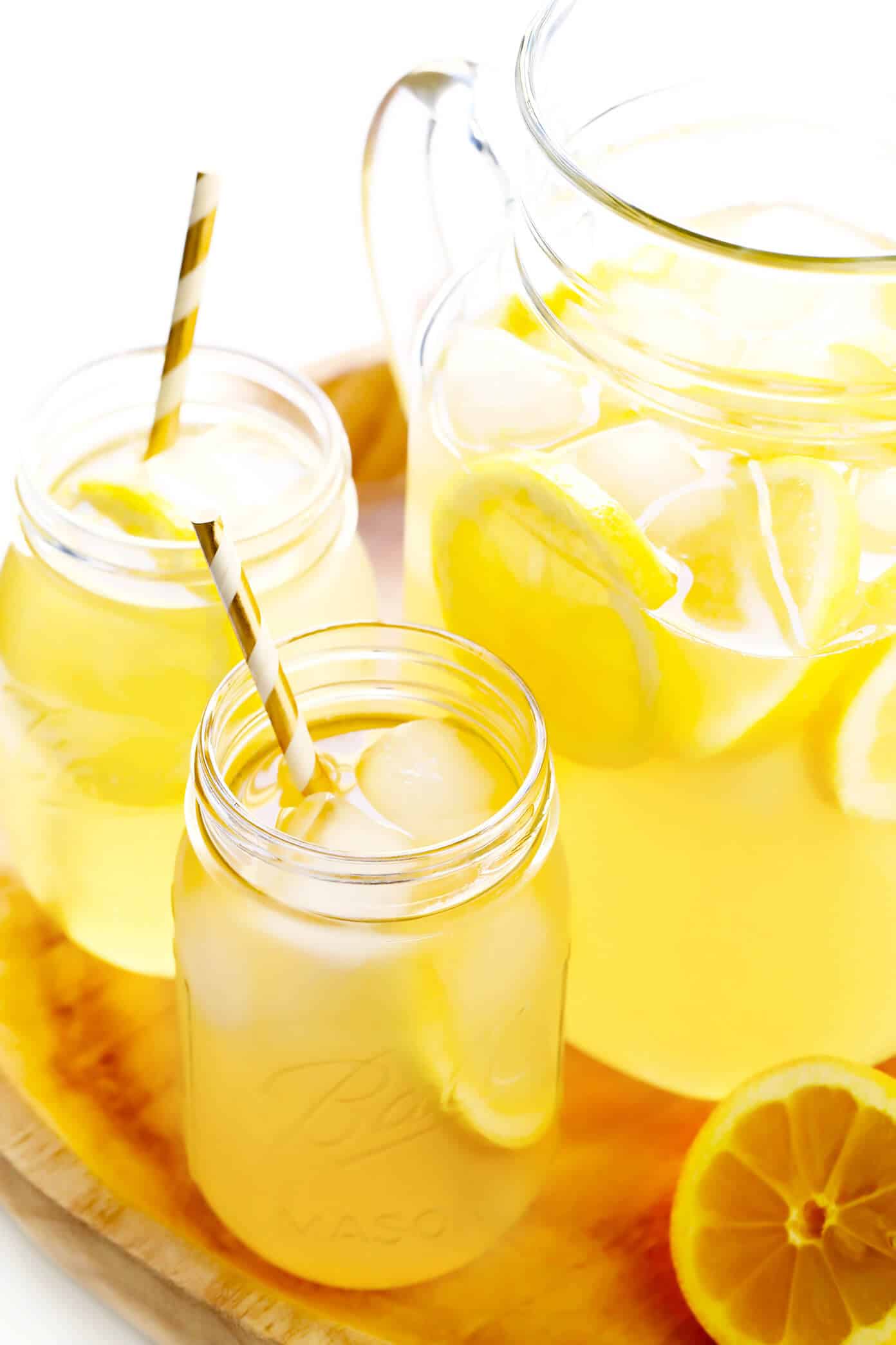 The BEST 3-ingredient homemade lemonade recipe -- naturally sweetened with maple syrup or honey, and easy to make in just 5 minutes! | gimmesomeoven.com #lemonade #drink #summer #juice Fresh Homemade Lemonade Recipe