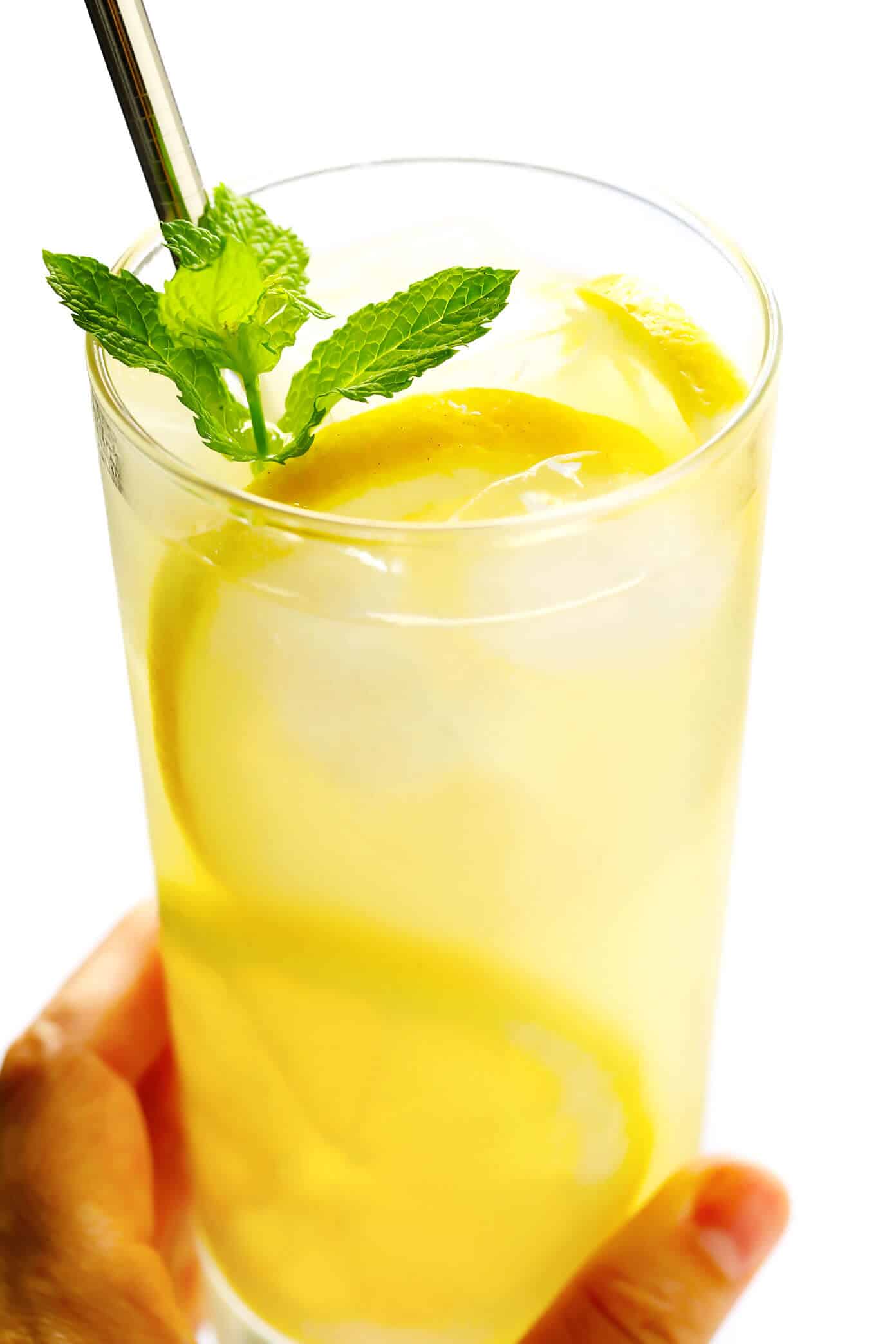 The BEST 3-ingredient homemade lemonade recipe -- naturally sweetened with maple syrup or honey, and easy to make in just 5 minutes! | gimmesomeoven.com #lemonade #drink #summer #juice Fresh Lemonade with Mint
