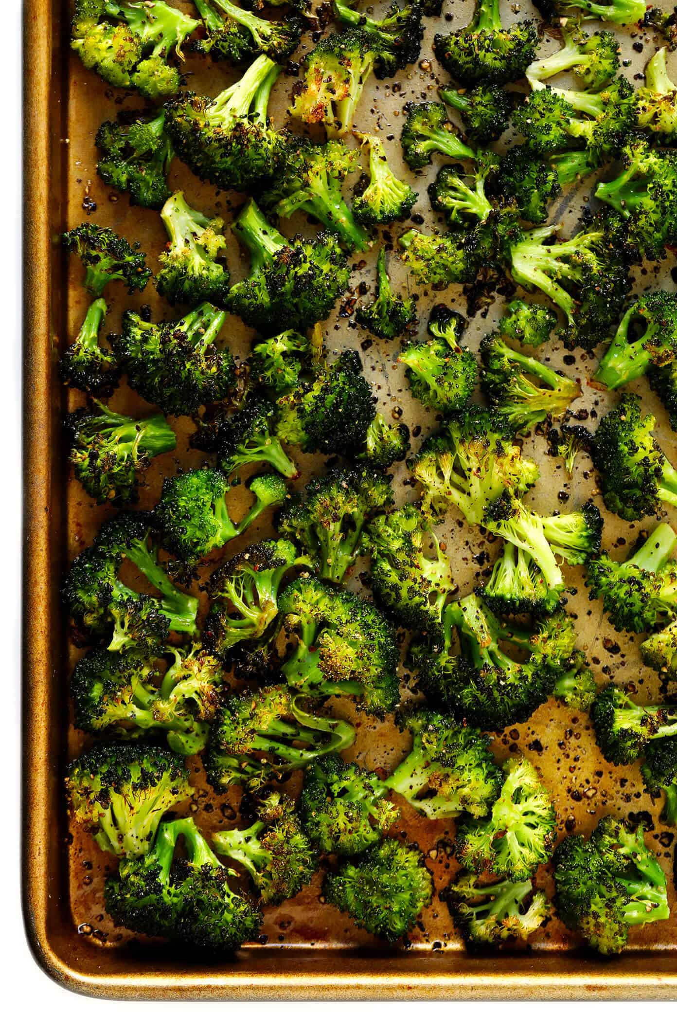 These Roasted Broccoli and Farro Bowls are easy to make with avocado, chickpeas, arugula, red onion, toasted almonds, and the dreamiest tahini dressing. Naturally #glutenfree, #vegetarian, #vegan...and so delicious! | gimmesomeoven.com #broccoli #farro #dinner #healthy #mealprep #grainbowl Roasted Broccoli