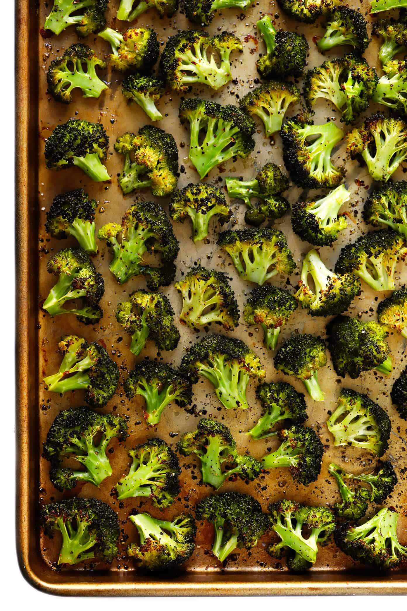 The BEST roasted broccoli recipe! Easy to make, perfectly tender and crispy, and crazy delicious. Plus, lots of suggestions for different seasonings and toppings to customize your own roast broccoli! | gimmesomeoven.com #broccoli #healthy #vegetable #glutenfree #vegan #vegetarian #side #howto Roasted Broccoli Recipe