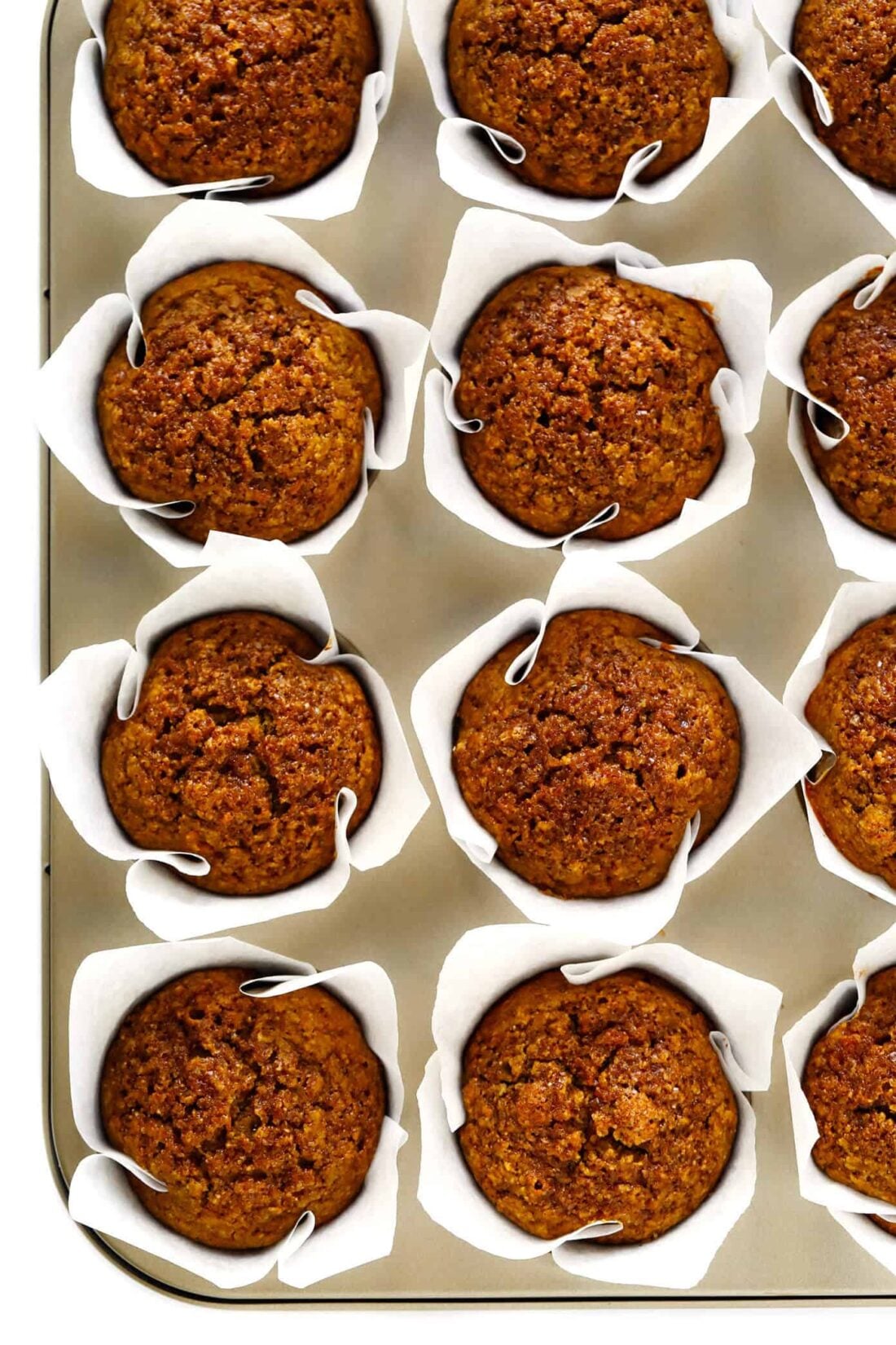 This Healthy Butternut Squash Muffins recipe is quick and easy to make, naturally gluten-free (made with blended-up oats), and made with the coziest comforting chai spices. | gimmesomeoven.com #butternut #muffins #breakfast #healthy #glutenfree #fall #winter Healthy Butternut Squash Muffins