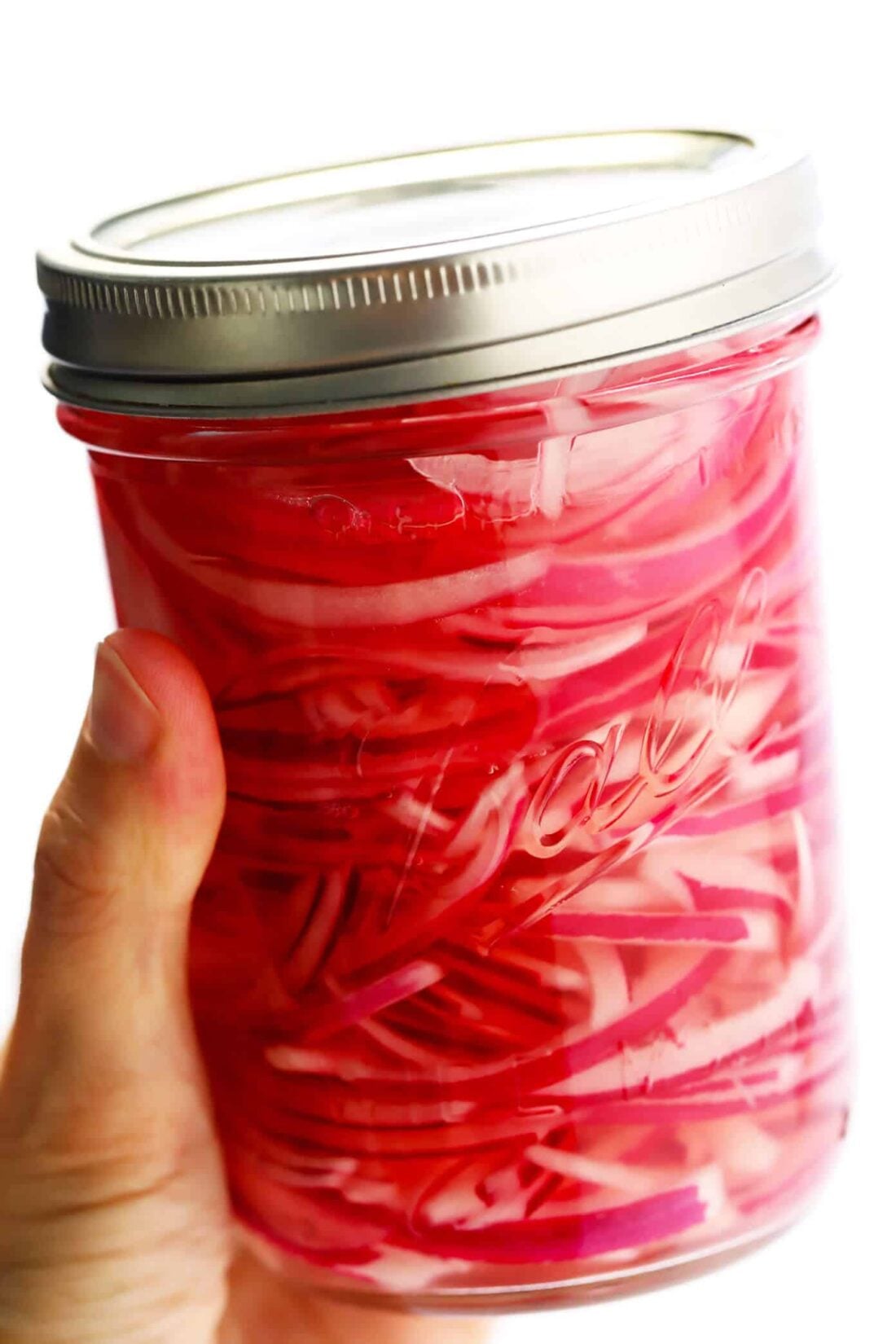 30-Minute Quick Pickled Red Onions! Easy to make with just 4 main ingredients, and totally customizable with whatever other herbs and seasonings that you would like to add. And delicious with everything from tacos to curry, pizza, falafel and more! | gimmesomeoven.com #pickled #onions #topping #mexican #healthy Pickled Red Onions