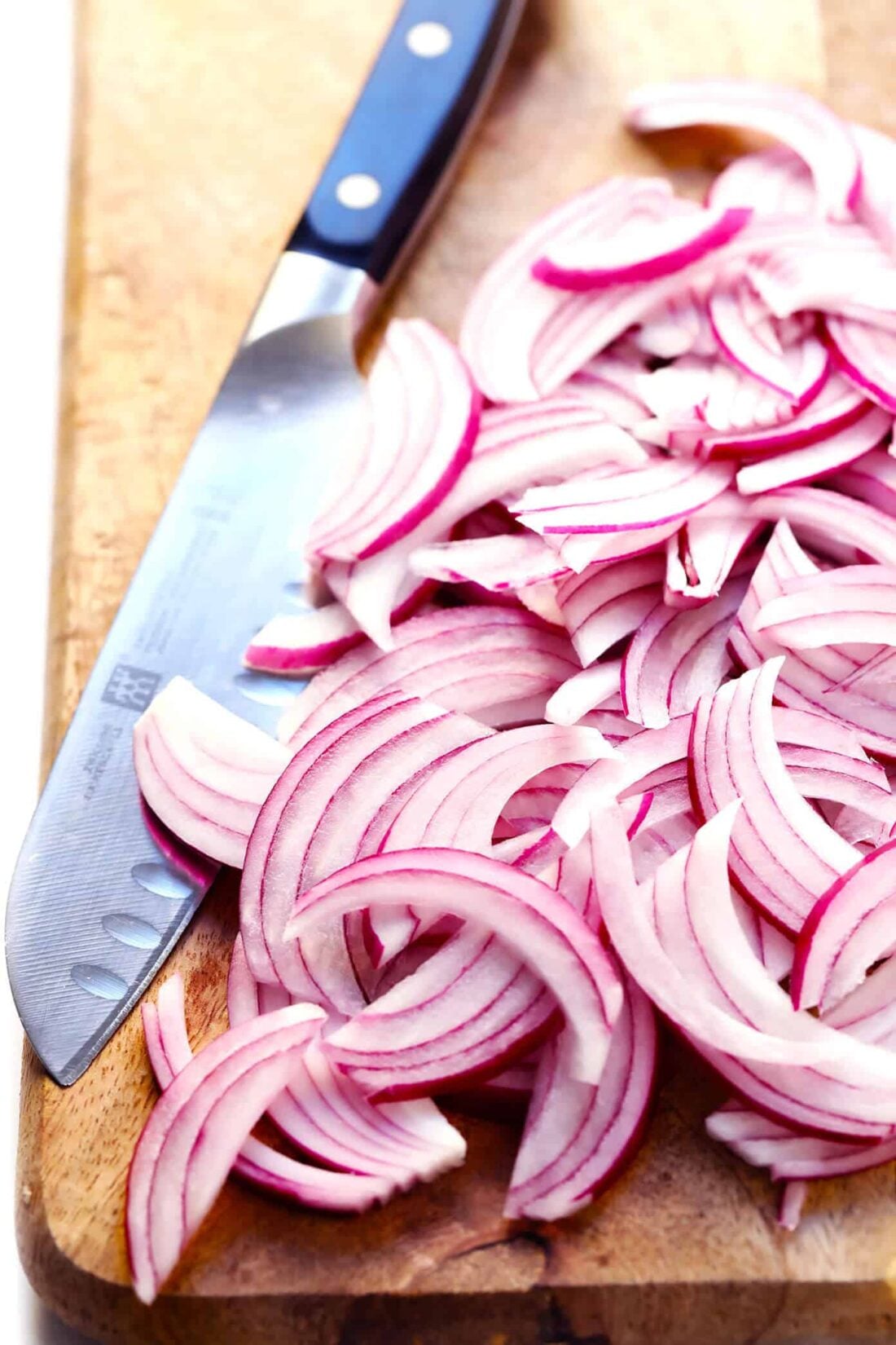 30-Minute Quick Pickled Red Onions! Easy to make with just 4 main ingredients, and totally customizable with whatever other herbs and seasonings that you would like to add. And delicious with everything from tacos to curry, pizza, falafel and more! | gimmesomeoven.com #pickled #onions #topping #mexican #healthy Quick Pickled Red Onions
