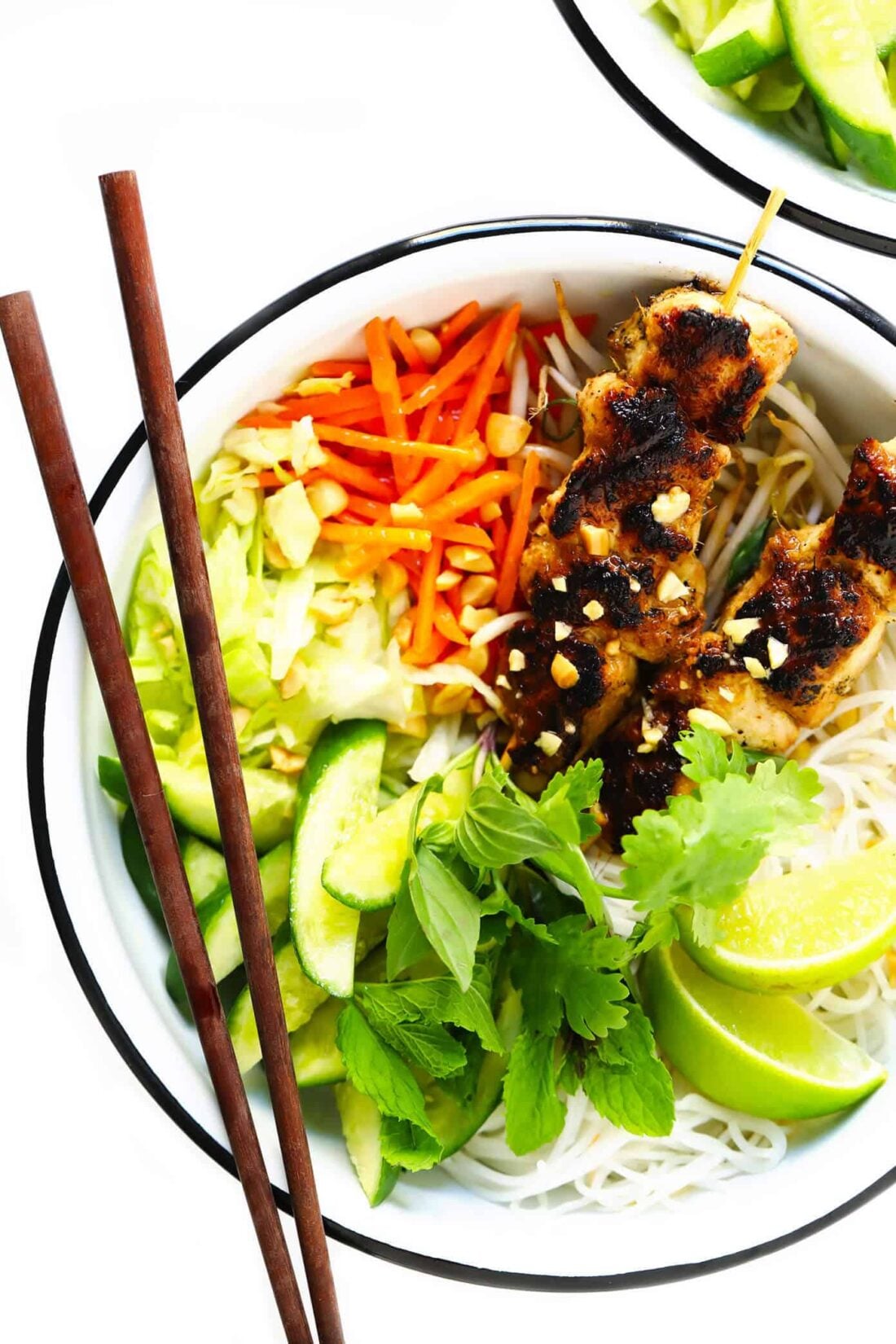 This Vietnamese Lemongrass Chicken recipe is made with the best citrusy lemongrass marinade, and can be grilled, baked or sautéed. Serve it with rice, noodle bowls (bun), salads or whatever sounds good! | gimmesomeoven.com #chicken #lemongrass #vietnamese #kabobs #grilled #healthy #glutenfree Vietnamese Lemongrass Chicken Noodle Bowls