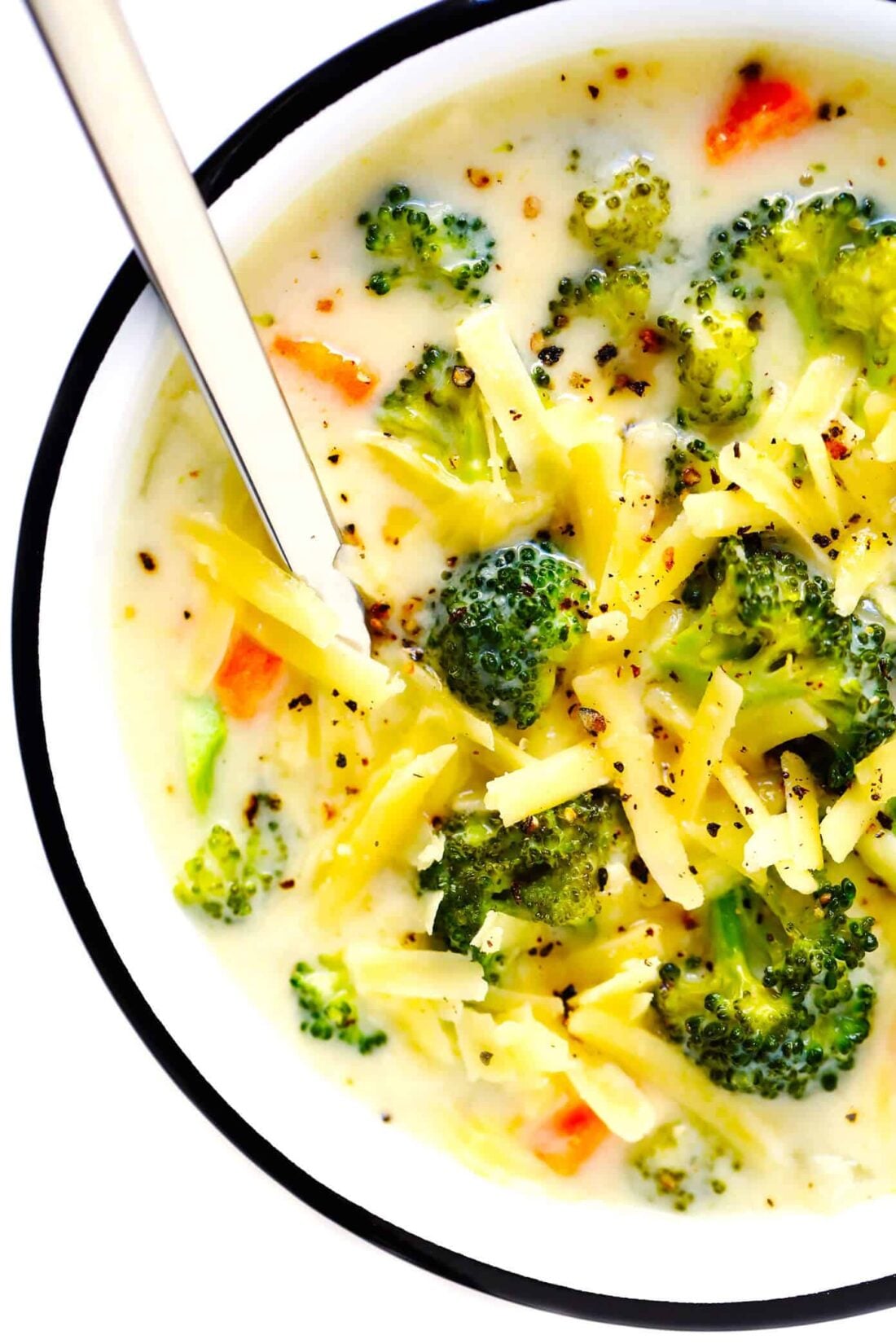 The BEST Broccoli Cheese Soup recipe! This vegetarian soup is easy to make in less than 30 minutes, it's lightened up a bit with no heavy cream, yet this broccoli cheddar soup still tastes just as cozy and comforting and delicious as ever. | gimmesomeoven.com #broccoli #soup #vegetarian #mealprep #dinner #cheese Broccoli Cheddar Soup