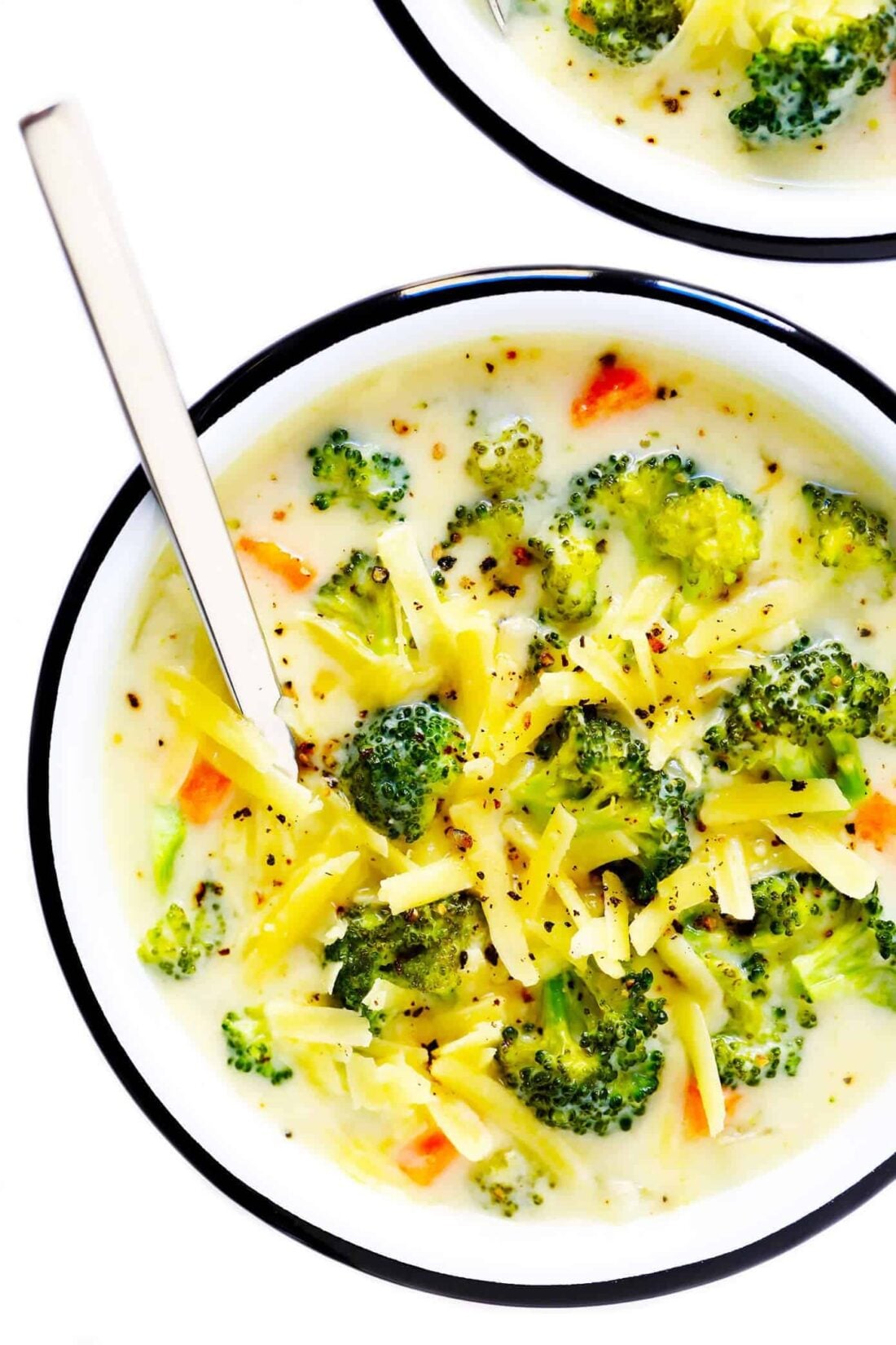 The BEST Broccoli Cheese Soup recipe! This vegetarian soup is easy to make in less than 30 minutes, it's lightened up a bit with no heavy cream, yet this broccoli cheddar soup still tastes just as cozy and comforting and delicious as ever. | gimmesomeoven.com #broccoli #soup #vegetarian #mealprep #dinner #cheese Broccoli Cheese Soup Recipe