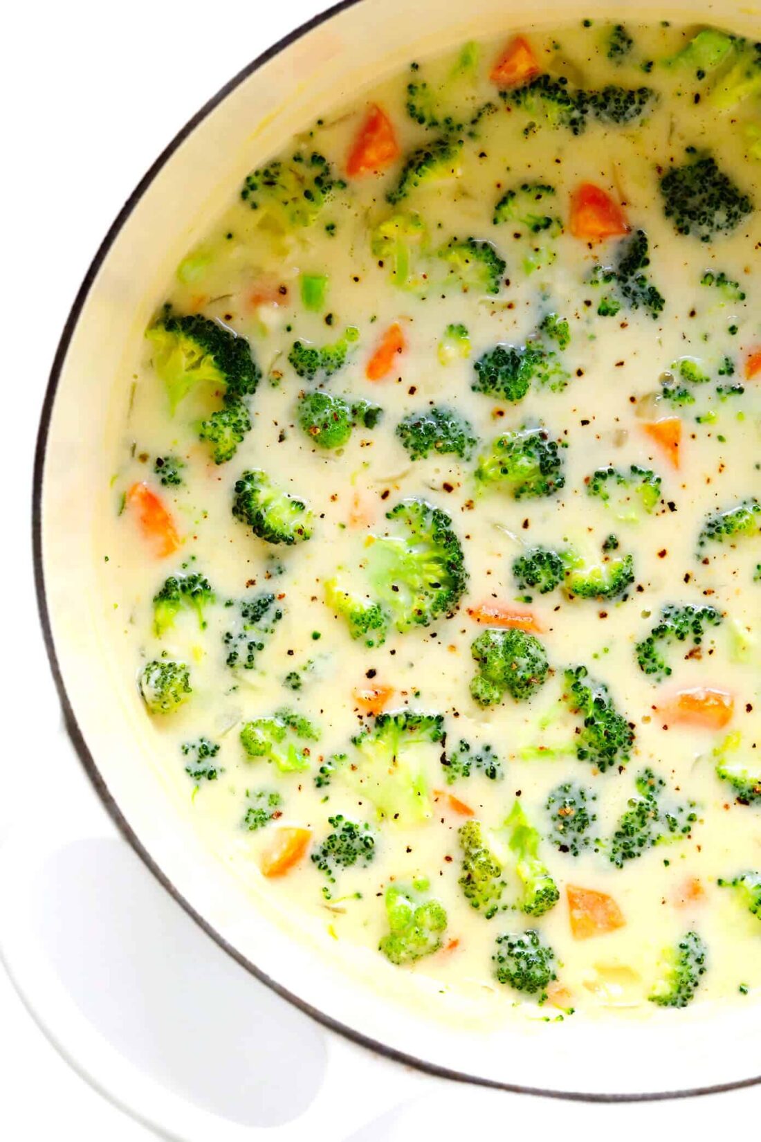 The BEST Broccoli Cheese Soup recipe! This vegetarian soup is easy to make in less than 30 minutes, it's lightened up a bit with no heavy cream, yet this broccoli cheddar soup still tastes just as cozy and comforting and delicious as ever. | gimmesomeoven.com #broccoli #soup #vegetarian #mealprep #dinner #cheese Broccoli Cheddar Soup