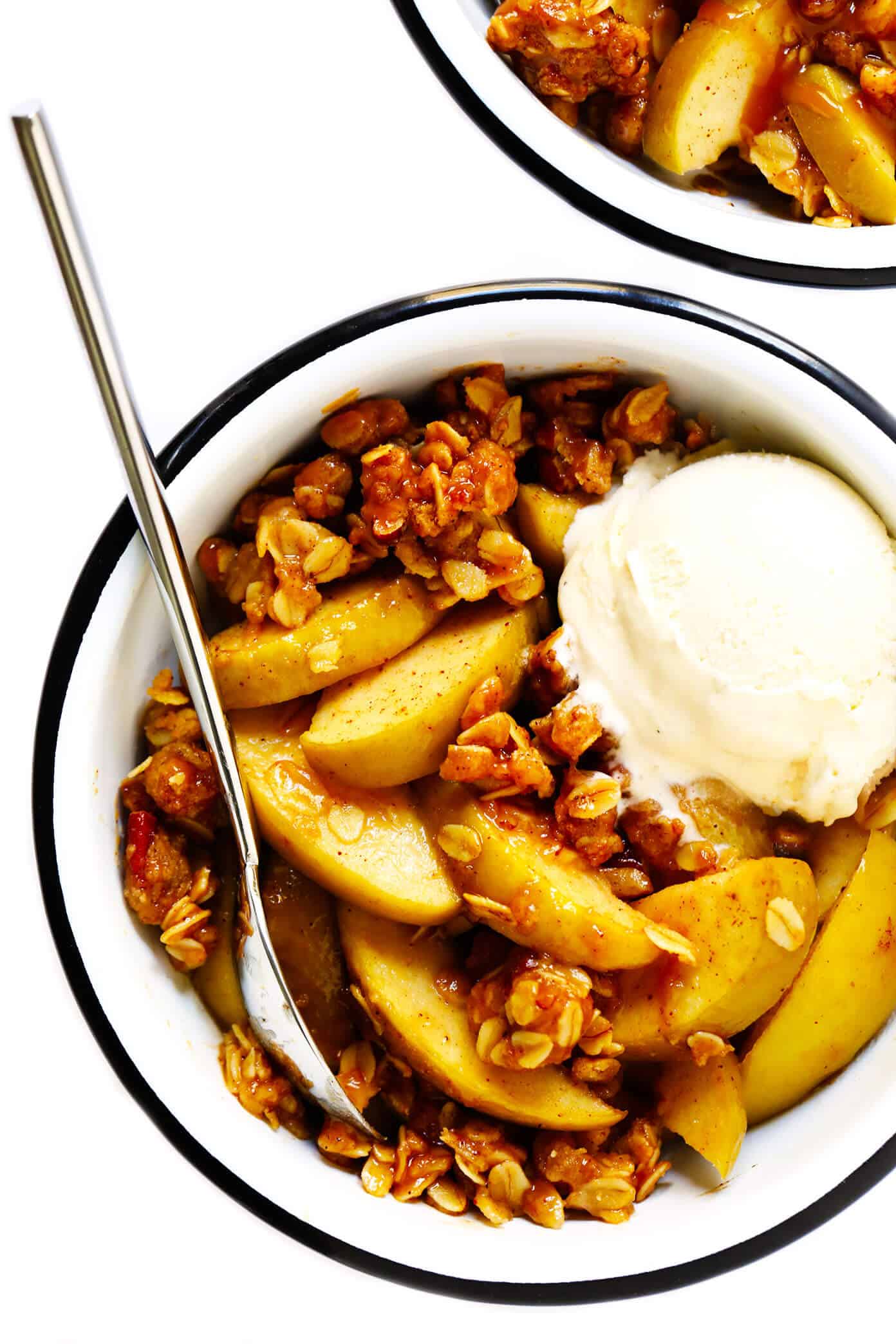 This easy apple crisp recipe (a.k.a. apple crumble) is made with a warm cinnamon apple filling and an irresistible buttery crunchy streusel topping. Plus this no-fuss version takes less than 20 minutes to prep -- the perfect fall dessert recipe! | gimmesomeoven.com #apple #crisp #crumble #dessert #fall #winter #thanksgiving #glutenfree #vegan Apple Crisp Recipe