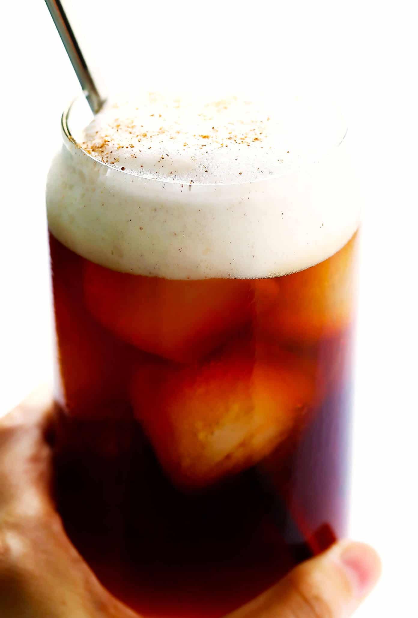 This DIY Pumpkin Cream Cold Brew recipe is inspired by the new Starbucks drink and topped with the yummiest pumpkin foam! Feel free to use your favorite kind of iced coffee, plus whichever type of milk and sweetener you prefer. | gimmesomeoven.com #pumpkin #coldbrew #coffee #breakfast #healthy #drink Pumpkin Iced Coffee (Starbucks Copycat)