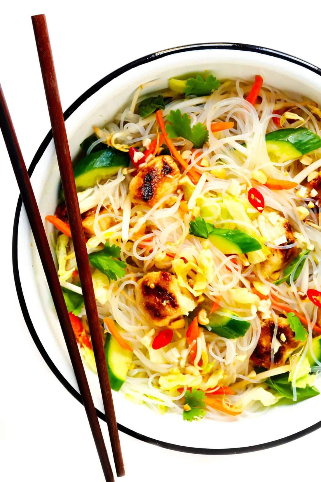 This Vietnamese Noodle Bowls recipe is easy to make with chicken (or beef, pork, shrimp, tofu or meatballs), rice noodles, loads of fresh veggies, herbs, and nuoc cham (that Vietnamese dipping sauce that tastes good on everything!). Perfect for healthy dinners or meal prep! | gimmesomeoven.com #vietnamese #noodles #chicken #mealprep #healthy #asian #salad Vietnamese Chicken Noodle Salad
