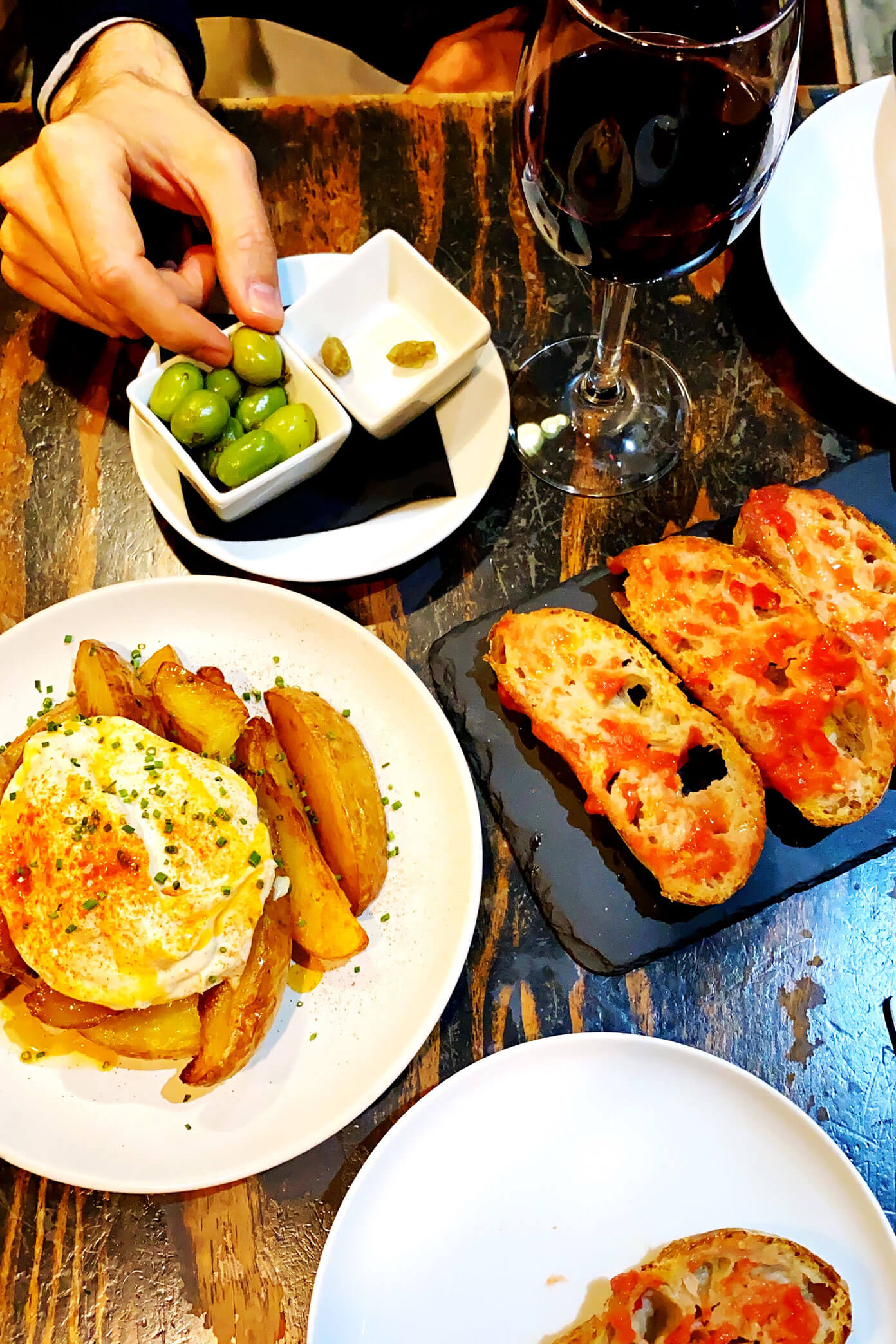 Our Life In Barcelona | January 2020 | gimmesomeoven.com #expats #spain #barcelona Barcelona Tapas