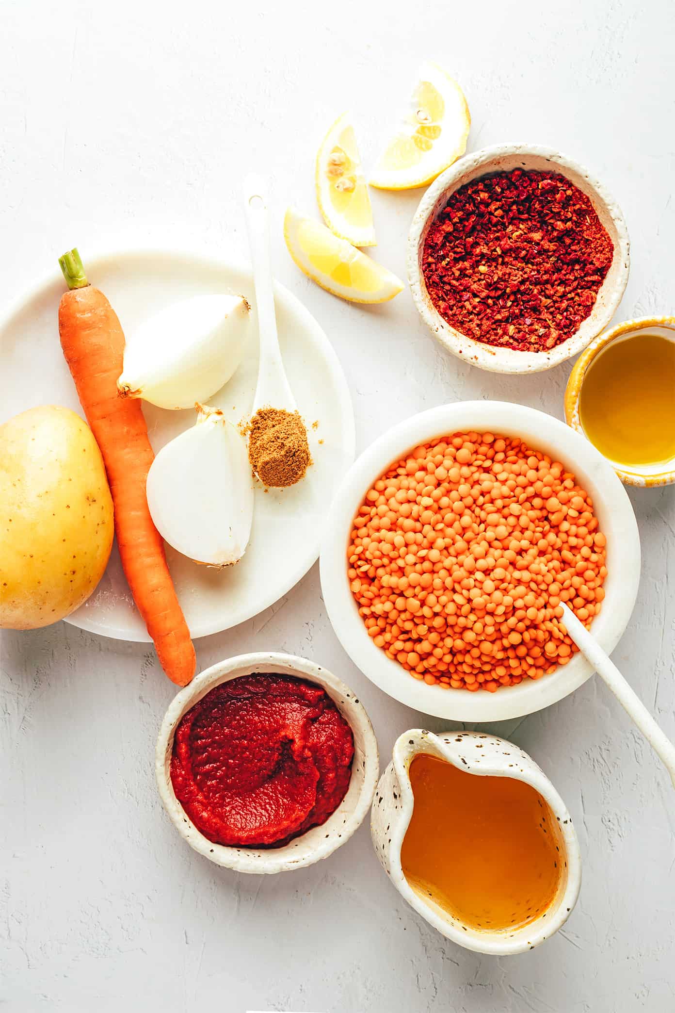 This Turkish Lentil Soup recipe (mercimek çorbası) tastes wonderfully light and fresh, and it's easy to make in less than 30 minutes. One of my favorite healthy vegetarian dinner recipes! | gimmesomeoven.com Turkish Lentil Soup Ingredients