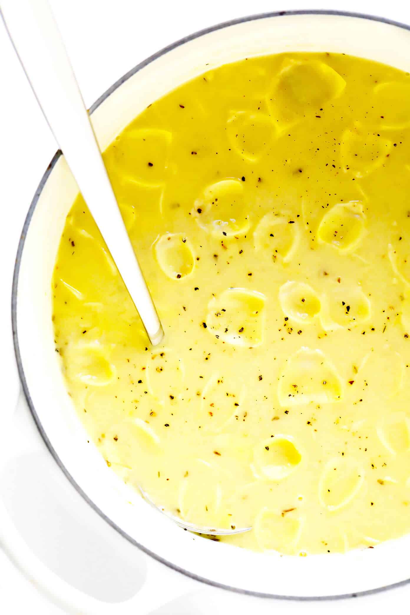 This lovely Lemony Artichoke Soup recipe is easy to make in just 30 minutes, it calls for simple pantry ingredients, and it's a beautiful and delicious dinner recipe that everyone is sure to love! Gluten-free and vegan options included. | gimmesomeoven.com #artichoke #soup #lemon #glutenfree #vegetarian #vegan #french #dinner Easy Lemon Artichoke Soup Recipe