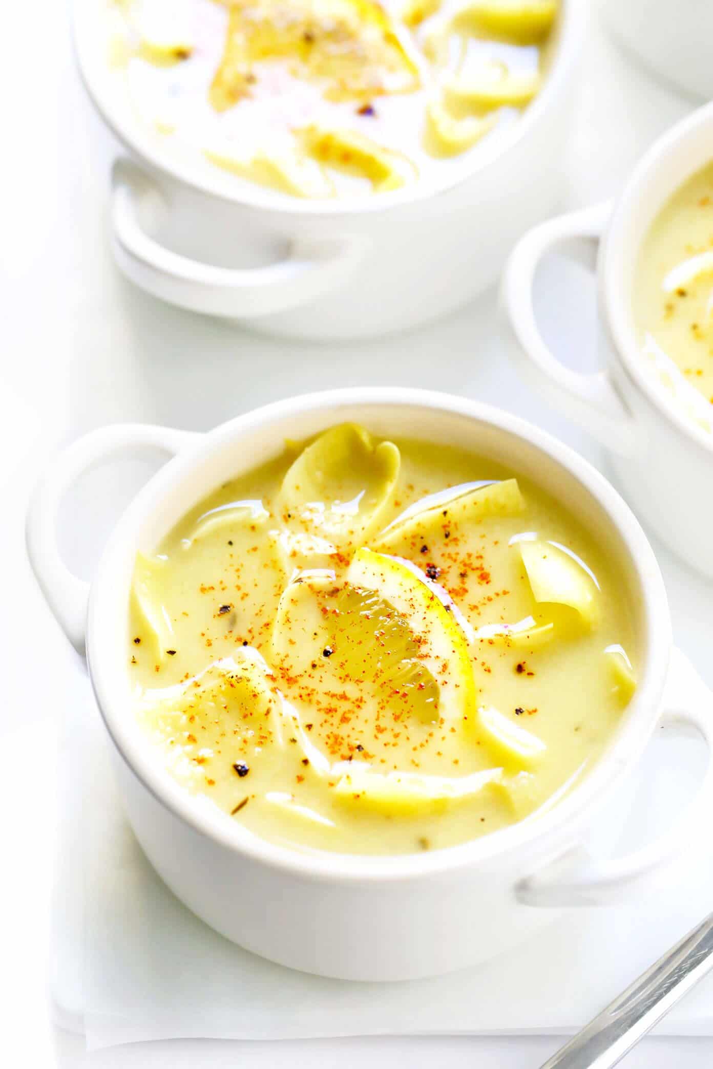 This lovely Lemony Artichoke Soup recipe is easy to make in just 30 minutes, it calls for simple pantry ingredients, and it's a beautiful and delicious dinner recipe that everyone is sure to love! Gluten-free and vegan options included. | gimmesomeoven.com #artichoke #soup #lemon #glutenfree #vegetarian #vegan #french #dinner Lemon Artichoke Soup Recipe