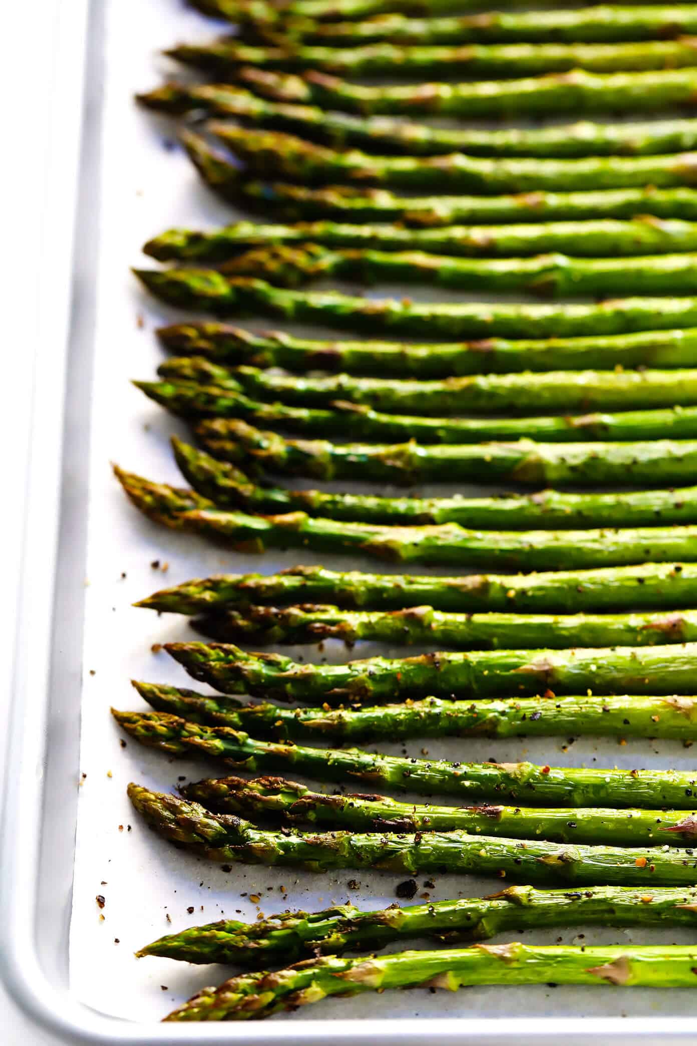 The BEST roasted asparagus recipe -- easy to make in 15 minutes with just olive oil, salt and pepper. Or see our tips for optional extra seasonings or sauces that you can add in too! Serve as a healthy side dish, or add to everything from salads to soups, pasta, frittatas, and more. | gimmesomeoven.com #asparagus #roasted #healthy #vegetable #side #glutenfree #vegan #vegetarian Oven Roasted Asparagus Recipe