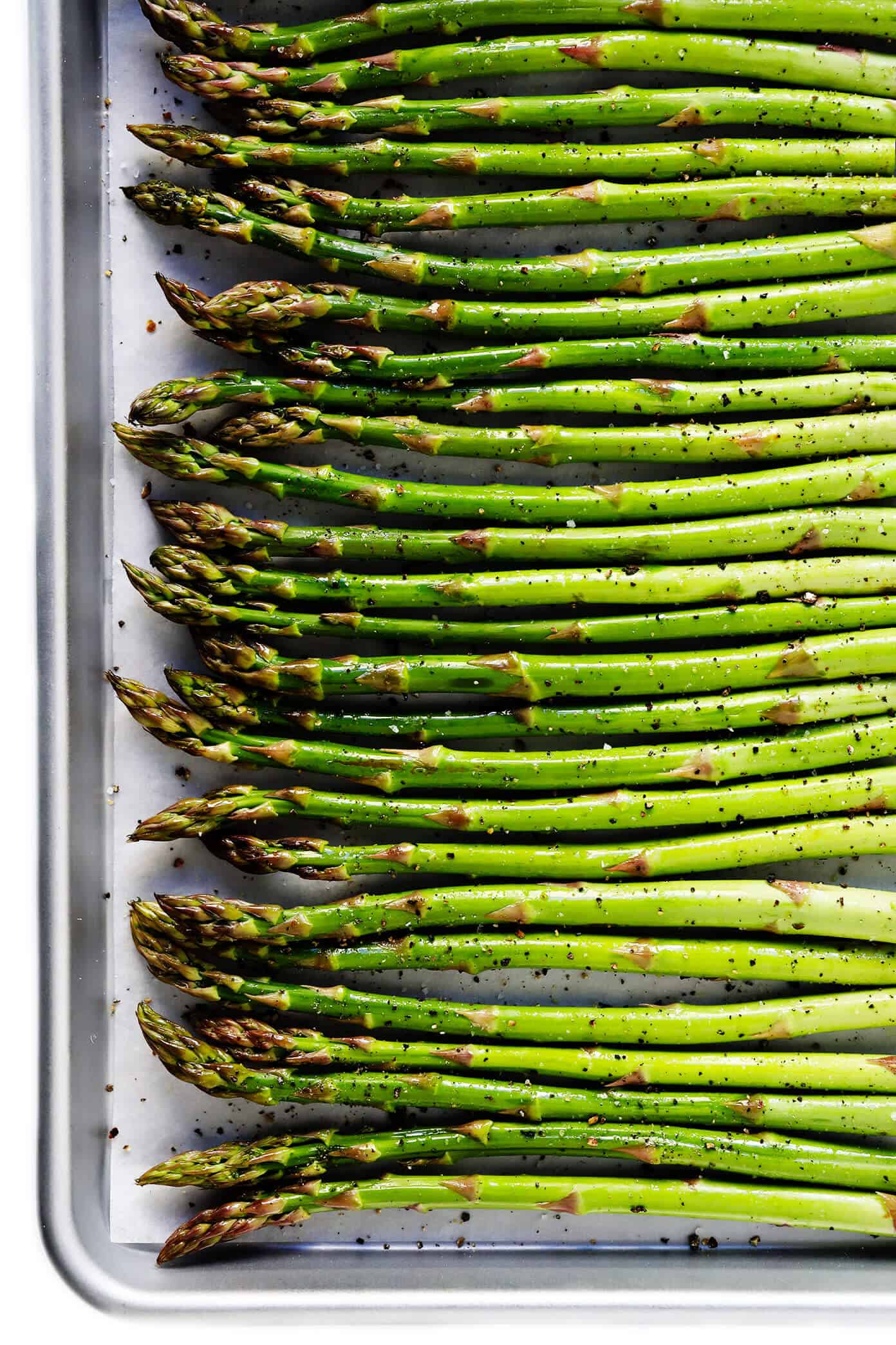 The BEST roasted asparagus recipe -- easy to make in 15 minutes with just olive oil, salt and pepper. Or see our tips for optional extra seasonings or sauces that you can add in too! Serve as a healthy side dish, or add to everything from salads to soups, pasta, frittatas, and more. | gimmesomeoven.com #asparagus #roasted #healthy #vegetable #side #glutenfree #vegan #vegetarian How To Roast Asparagus