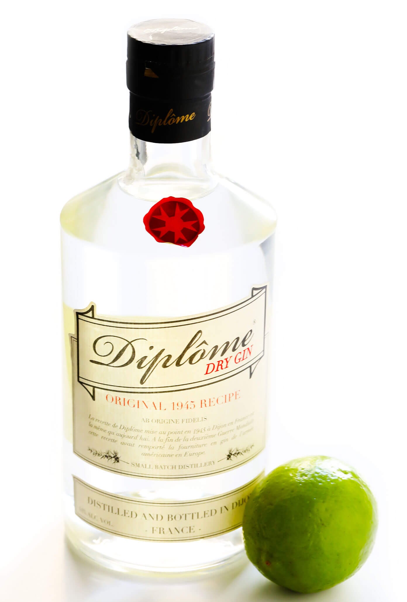 Learn how to make a classic gimlet cocktail with 3 ingredients -- gin, lime juice and simple syrup (either traditional or honey simple syrup). It's a refreshing summer cocktail that's easy to whip up in just a few minutes! | gimmesomeoven.com #gimlet #cocktail #drink #gin #vodka #lime Gin Gimlet Ingredients