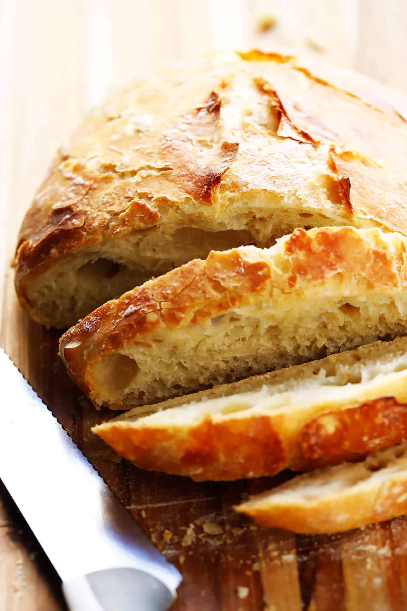 The BEST No Knead Bread recipes -- the traditional (overnight) method or a faster (2-hour) method. Both yield the most delicious crusty homemade bread loaves that are easy to make with minimal hands-on prep time. | gimmesomeoven.com #bread #noknead #easy #side #vegan #vegetarian #homemade Homemade Crusty Bread Recipe