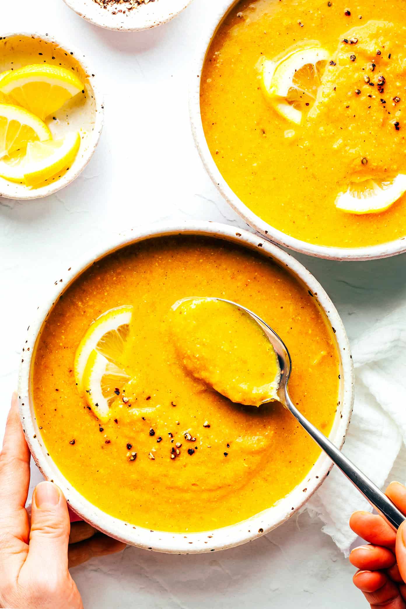 This Lemony Lentil Soup recipe is full of hearty red lentils and veggies, zesty seasonings, and a bright squeeze of lemon. Naturally gluten-free, vegetarian and vegan, easy to make in the Instant Pot, Crock-Pot or on the stovetop, and always so delicious. Such a great healthy and easy dinner recipe! | gimmesomeoven.com Lemony Lentil Soup