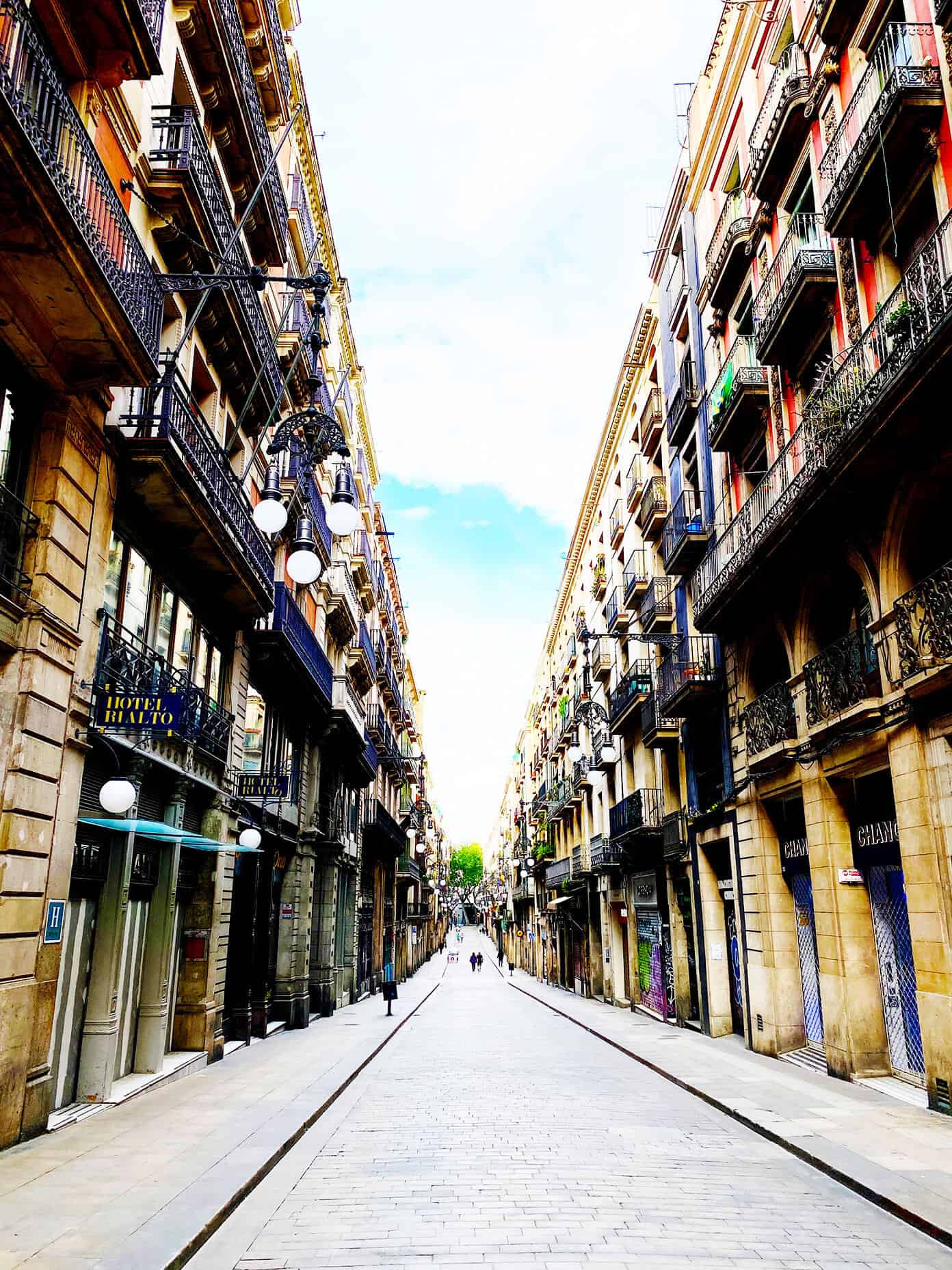 An update on life currently here in Barcelona, Spain. | gimmesomeoven.com El Gotico Barcelona