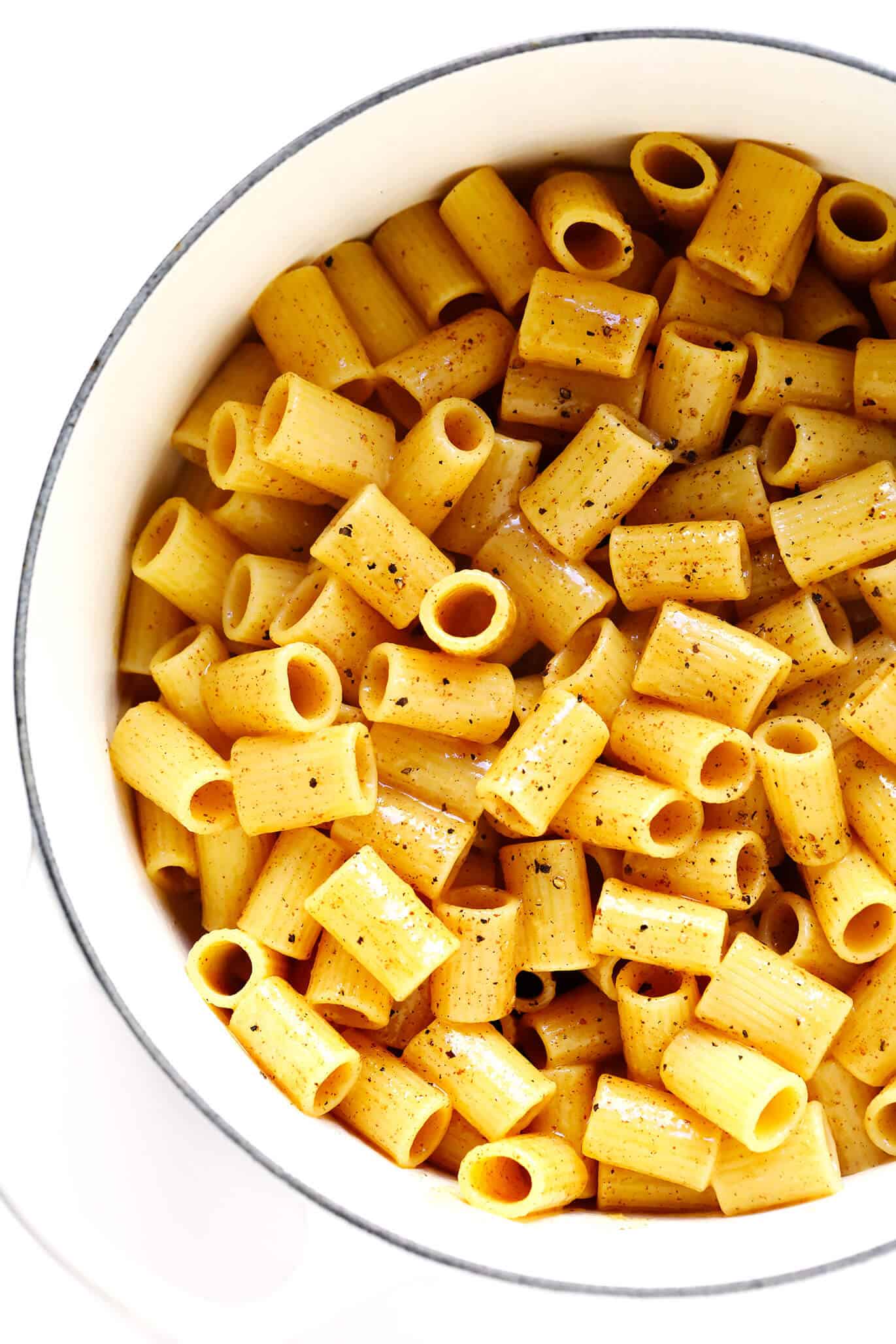 This Brown Butter Lemon Pasta recipe is easy to make with 5 ingredients in less than 30 minutes and tastes absolutely divine. It's the perfect quick dinner when you're craving Italian comfort food! Feel free to add veggies or a protein (chicken, salmon, shrimp, etc) too. | gimmesomeoven.com #pasta #lemon #brownbutter #italian #vegetarian #easy #dinner Brown Butter Lemon Pasta Recipe