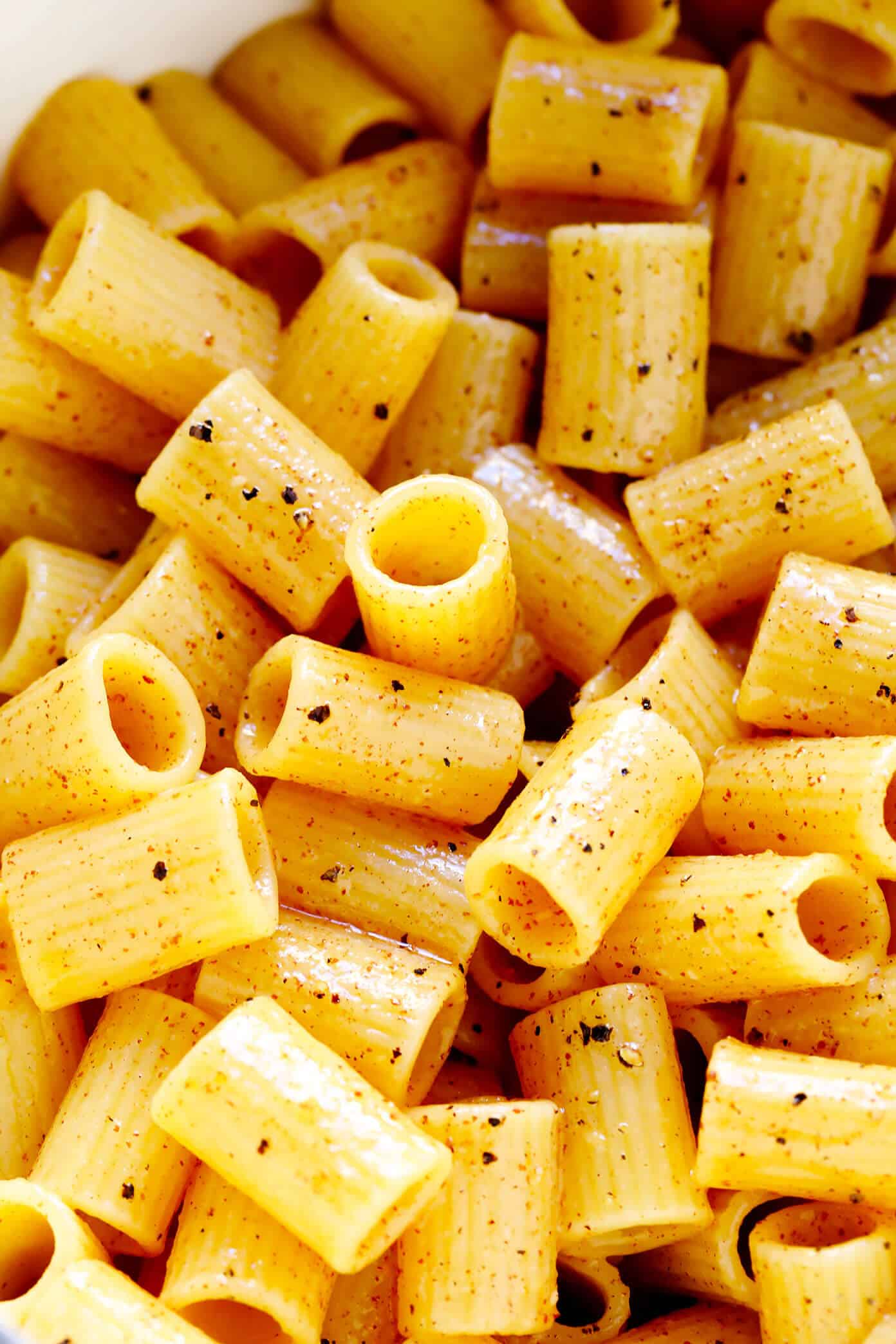 This Brown Butter Lemon Pasta recipe is easy to make with 5 ingredients in less than 30 minutes and tastes absolutely divine. It's the perfect quick dinner when you're craving Italian comfort food! Feel free to add veggies or a protein (chicken, salmon, shrimp, etc) too. | gimmesomeoven.com #pasta #lemon #brownbutter #italian #vegetarian #easy #dinner Lemon Pepper Pasta Closeup