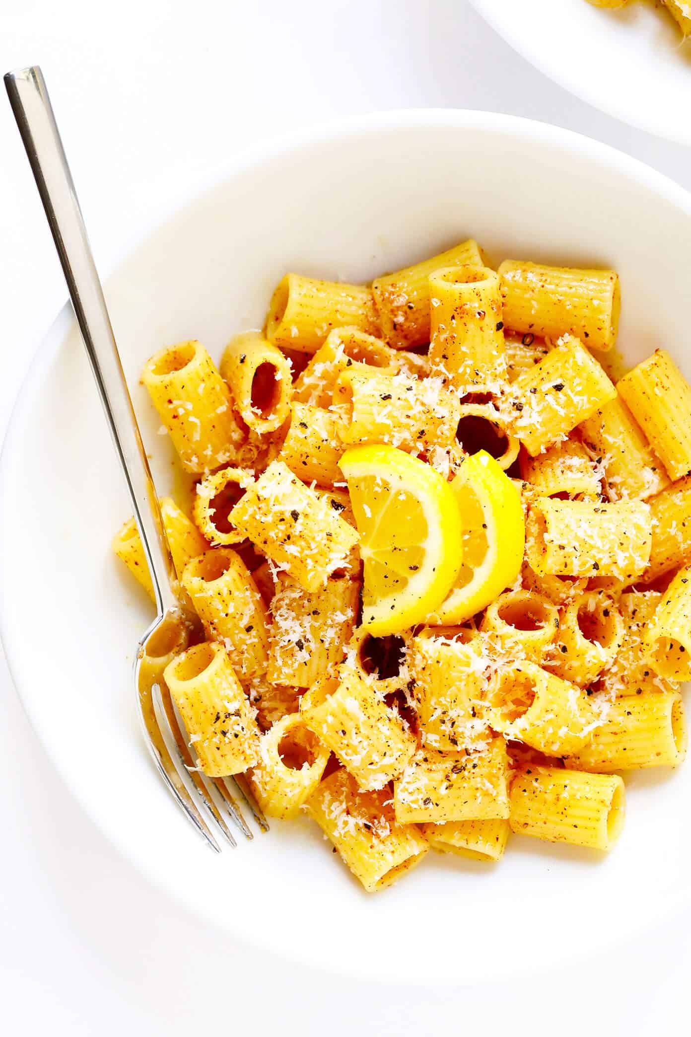 This Brown Butter Lemon Pasta recipe is easy to make with 5 ingredients in less than 30 minutes and tastes absolutely divine. It's the perfect quick dinner when you're craving Italian comfort food! Feel free to add veggies or a protein (chicken, salmon, shrimp, etc) too. | gimmesomeoven.com #pasta #lemon #brownbutter #italian #vegetarian #easy #dinner Brown Butter Lemon Pasta in Serving Dish